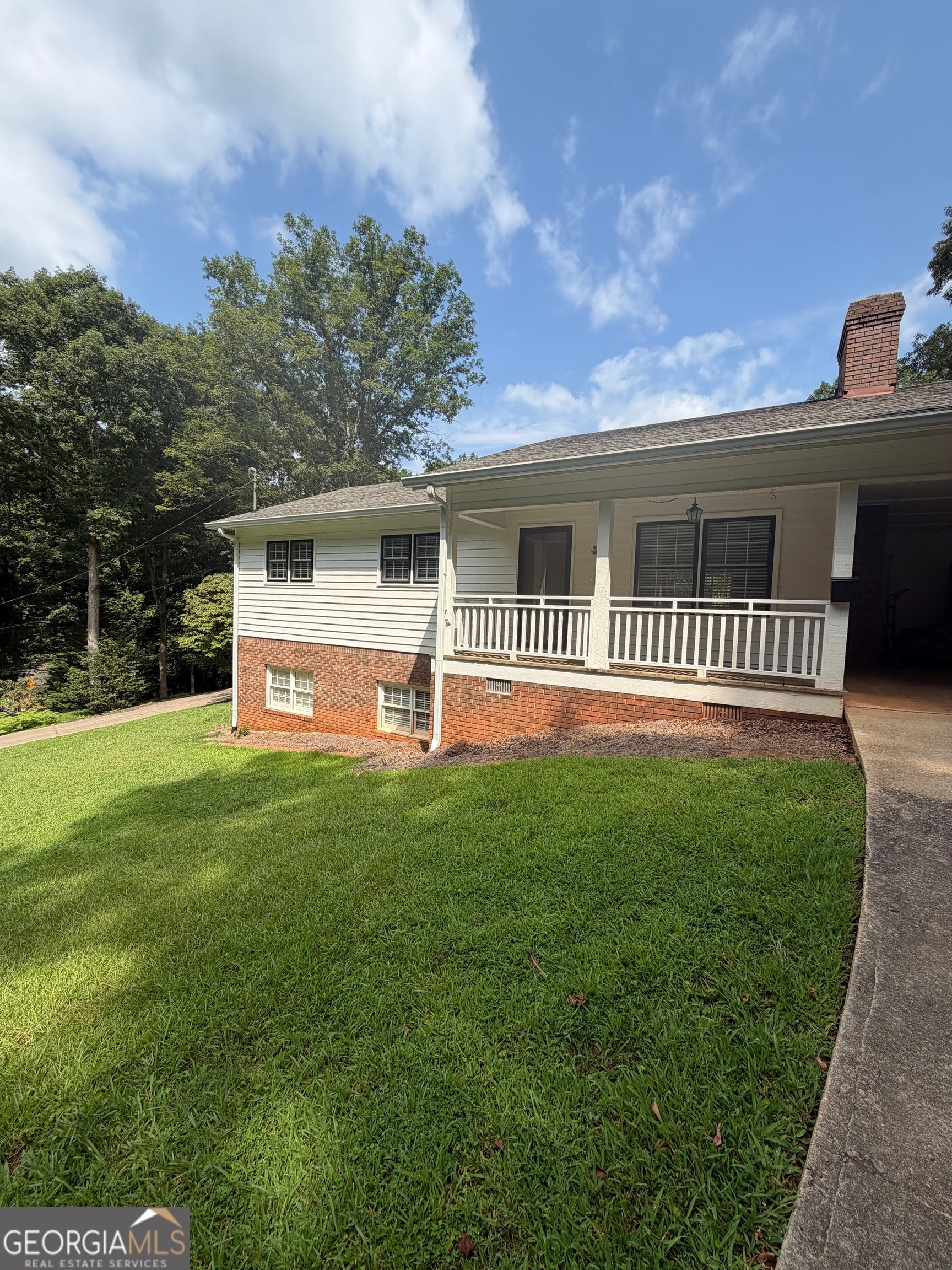 402 Skyline Dr — photo