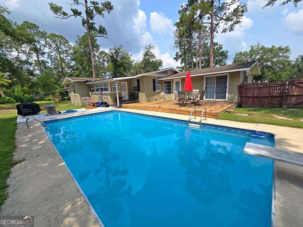 601 Azalea Cir — photo