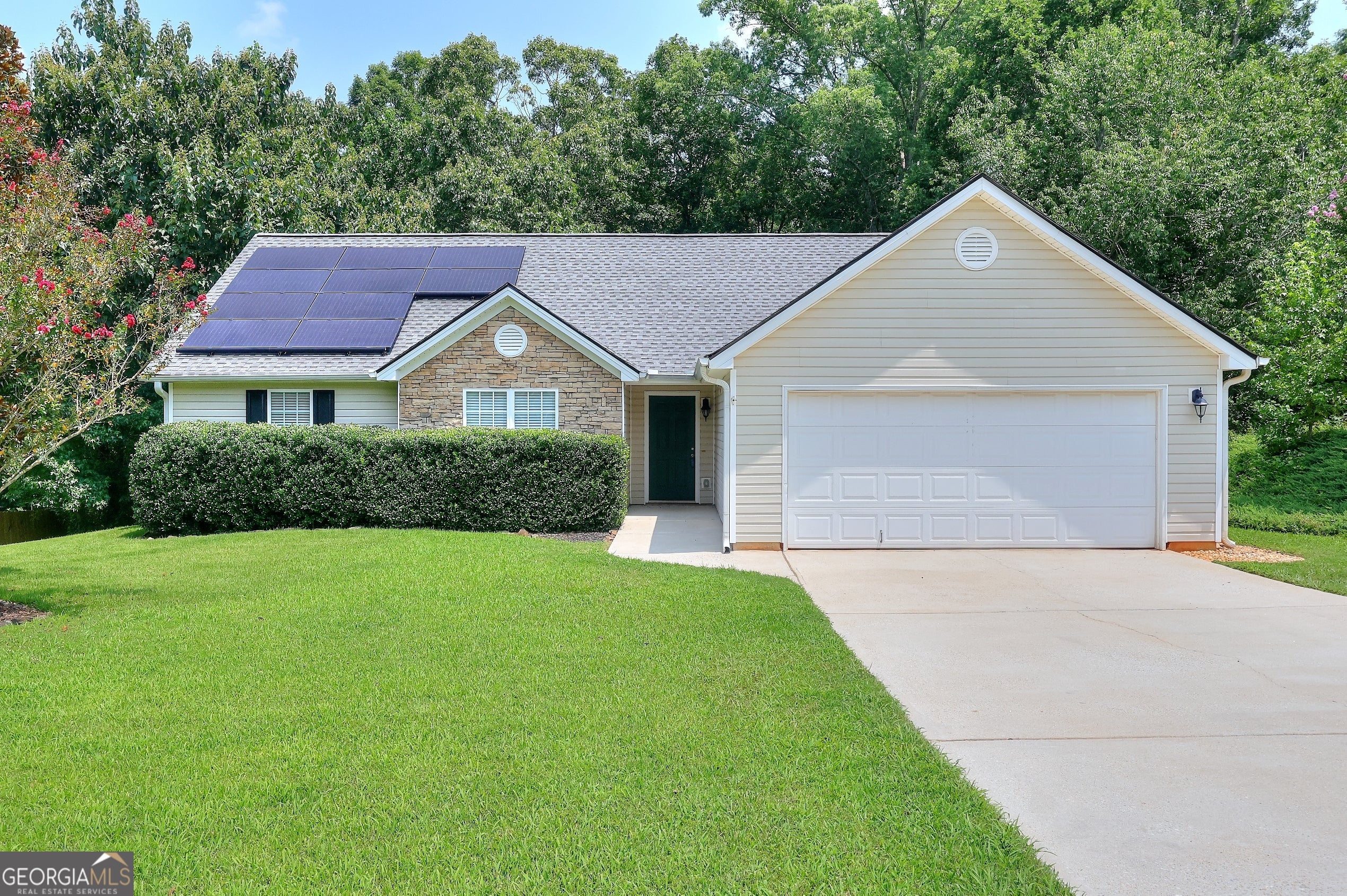 1439 Princeton Dr — photo