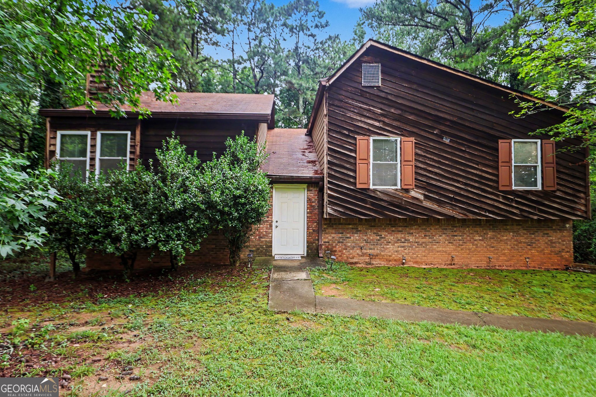 5894 Sutton Dr — photo