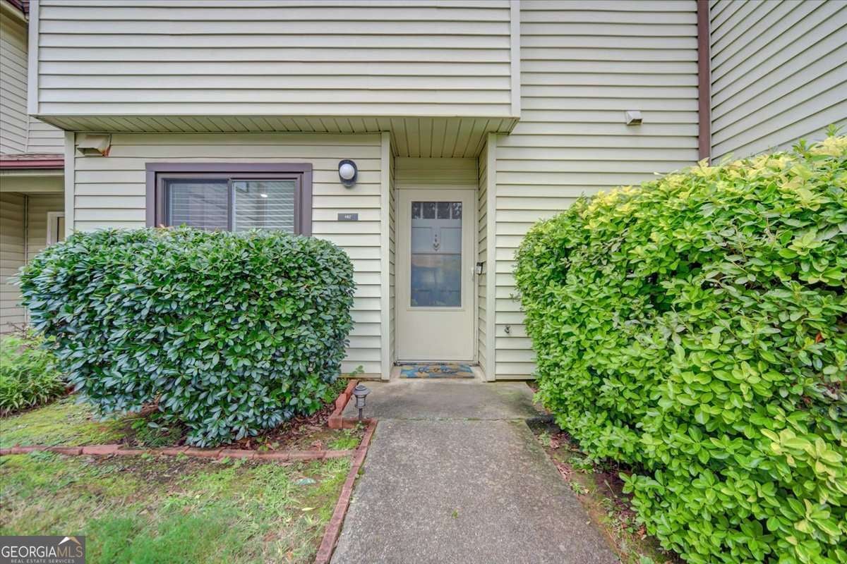 1182 Country Ct — photo