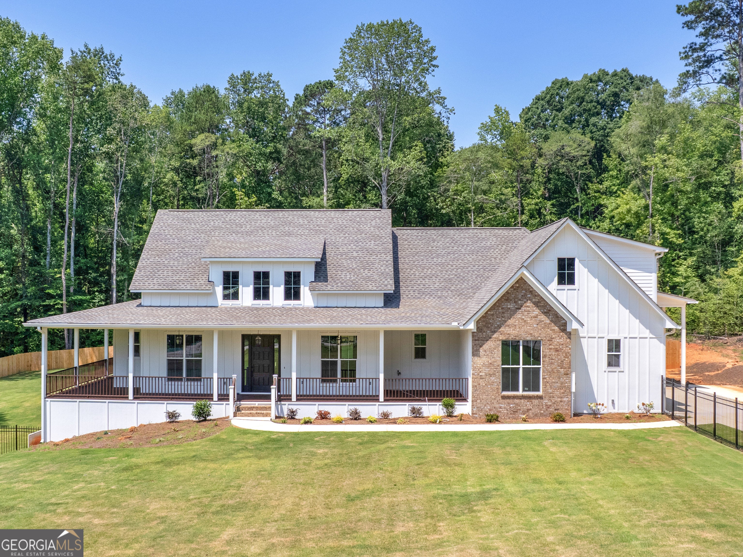 1019 Oakridge Dr — photo