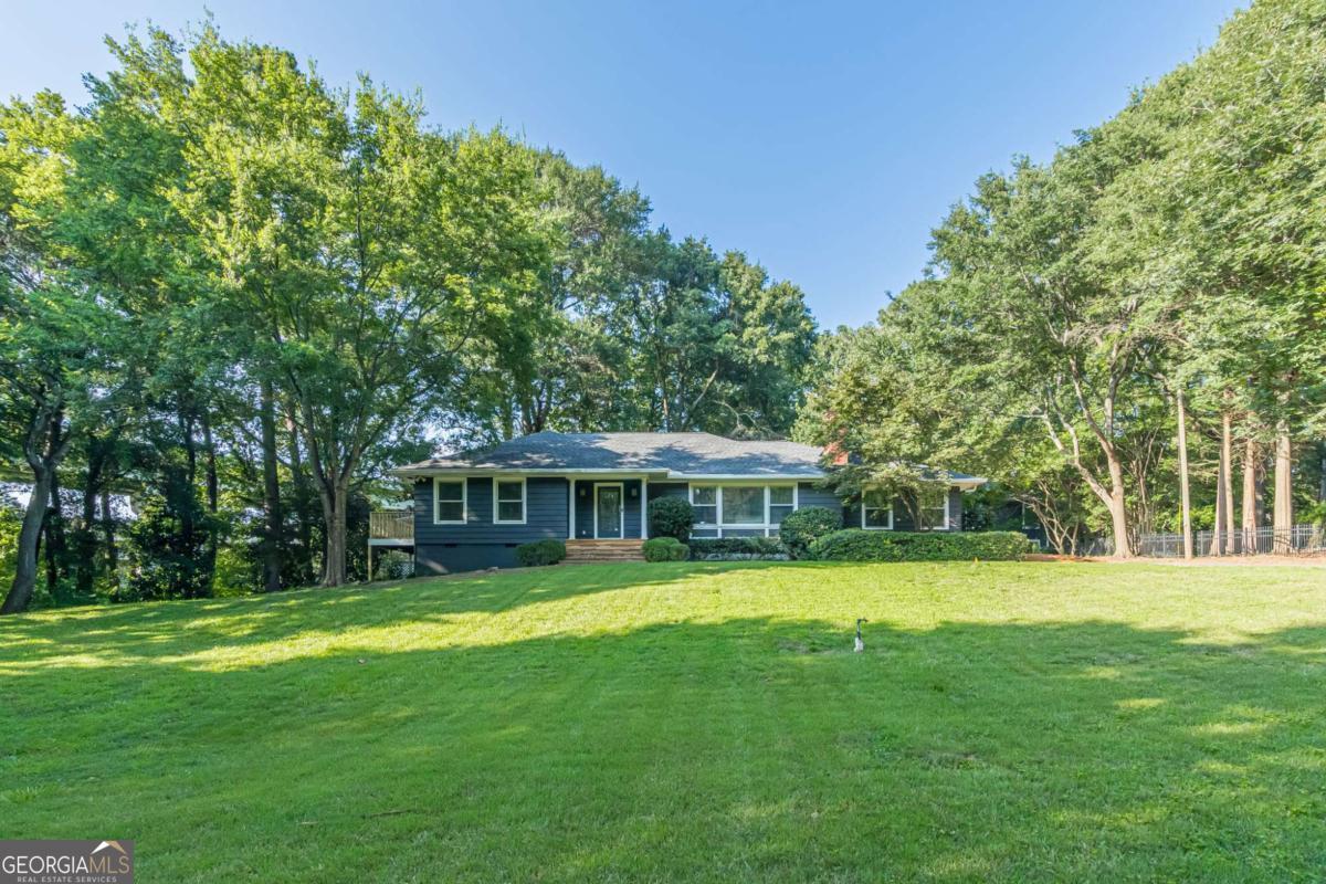 1040 Lindridge Dr NE — photo
