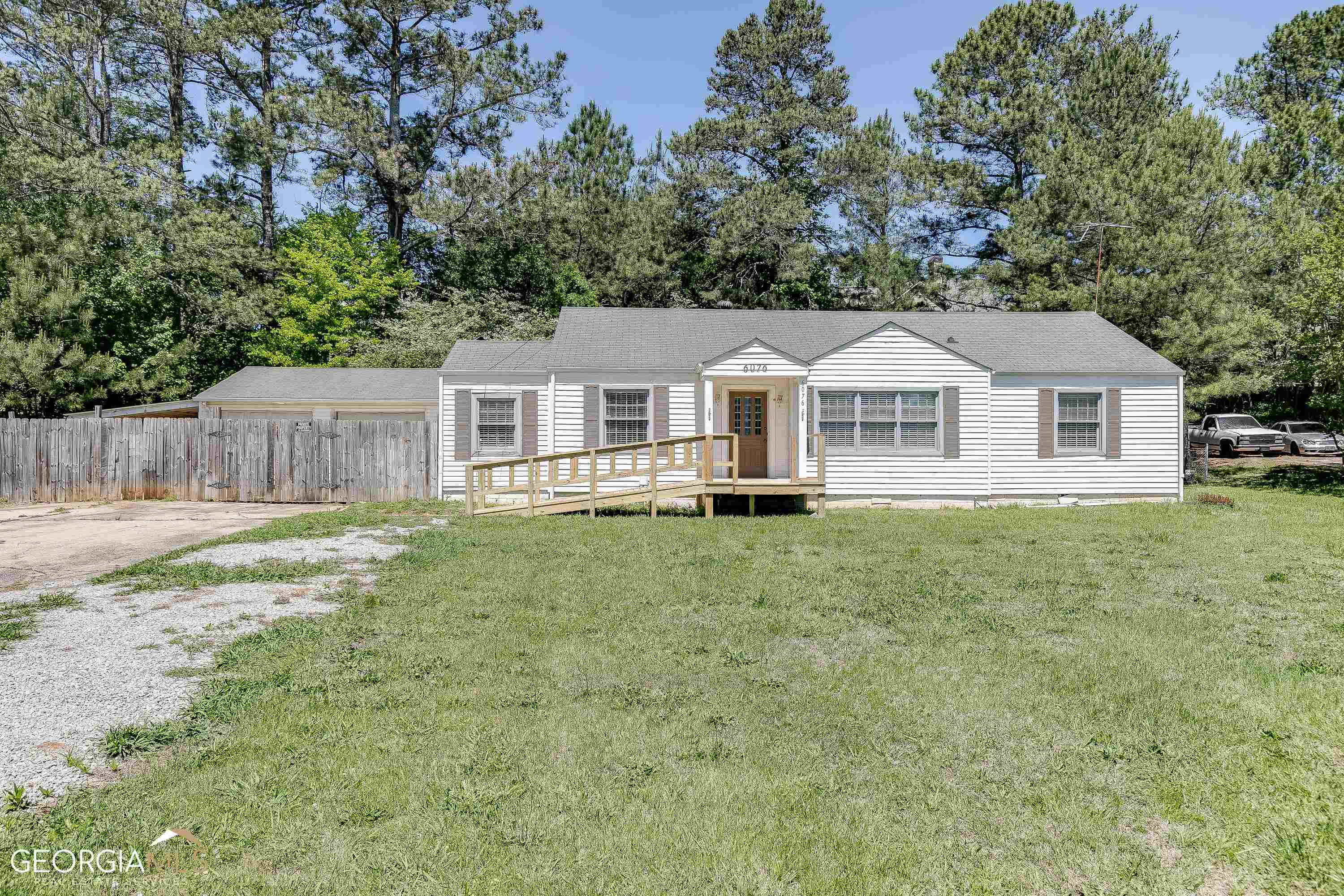 6076 Atlanta Hwy — photo