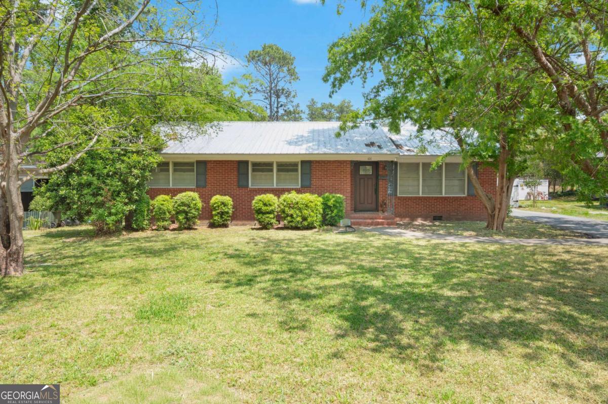 1011 Cherokee Cir — photo