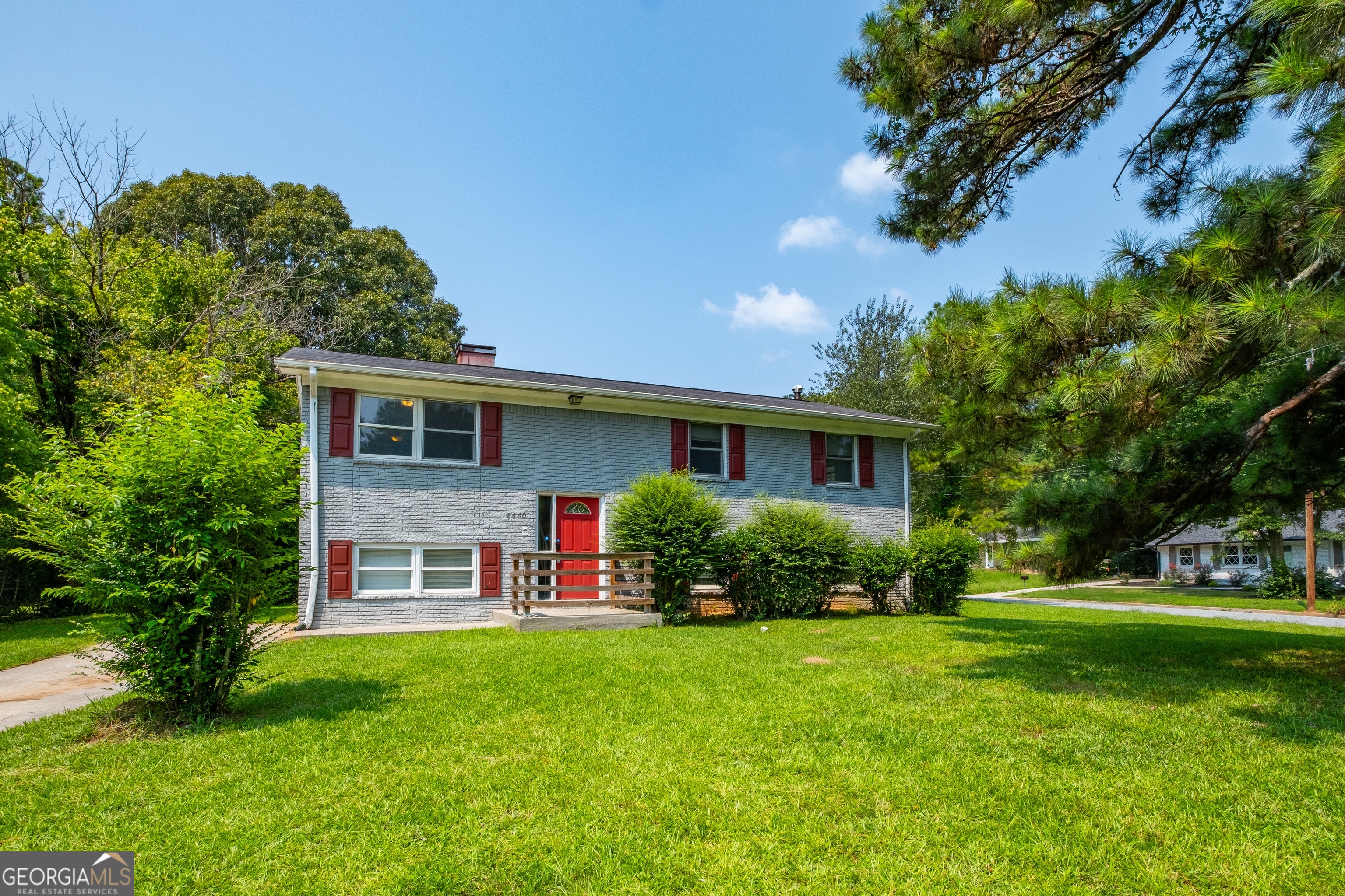 2660 Beacon Dr — photo