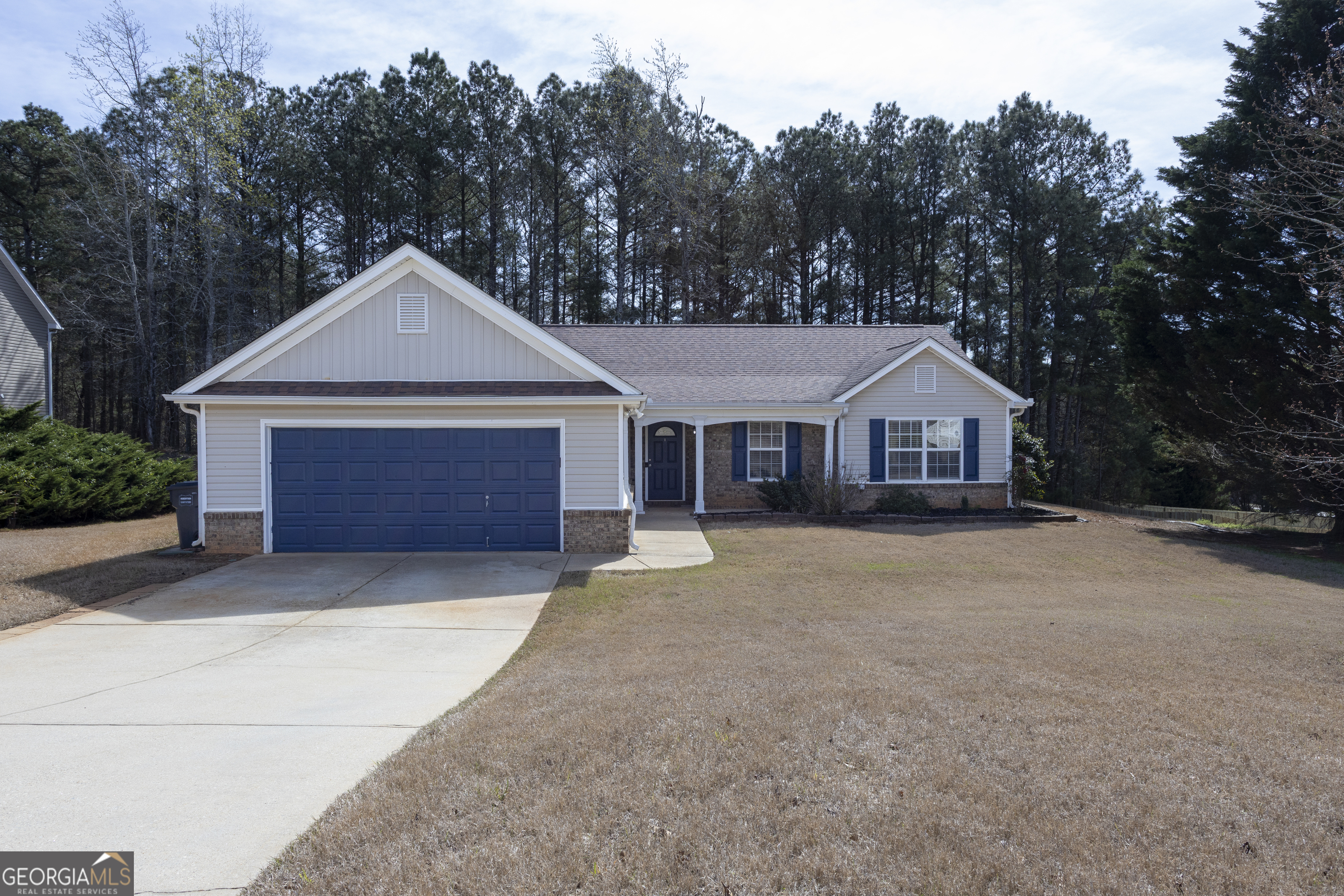305 Bradford Ct — photo
