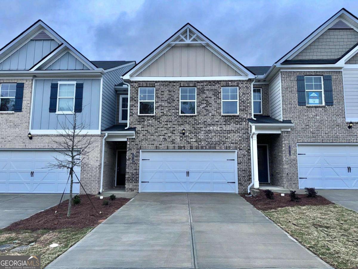 2618 Swan Lake Dr — photo