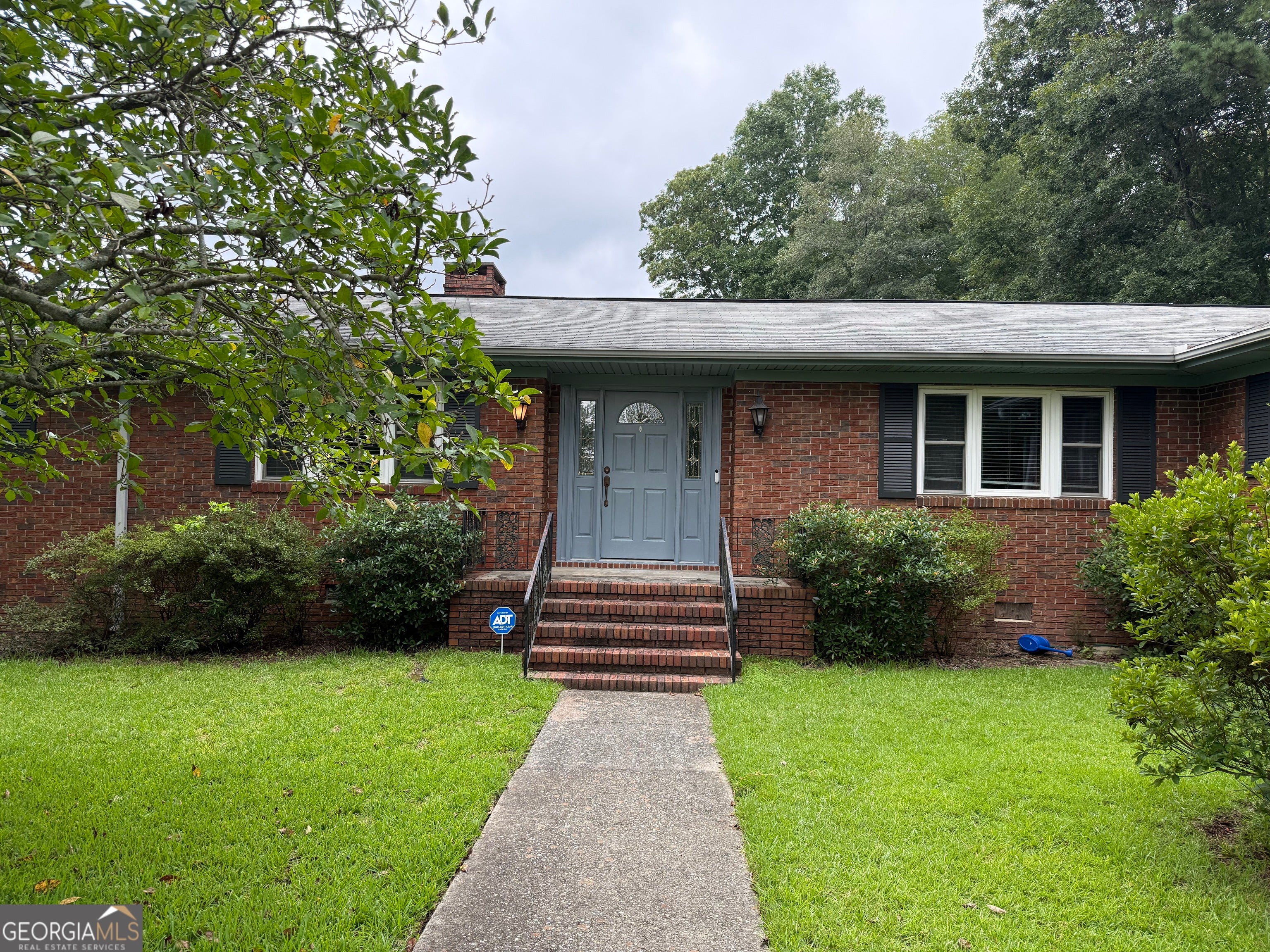 1406 Maplewood Dr — photo