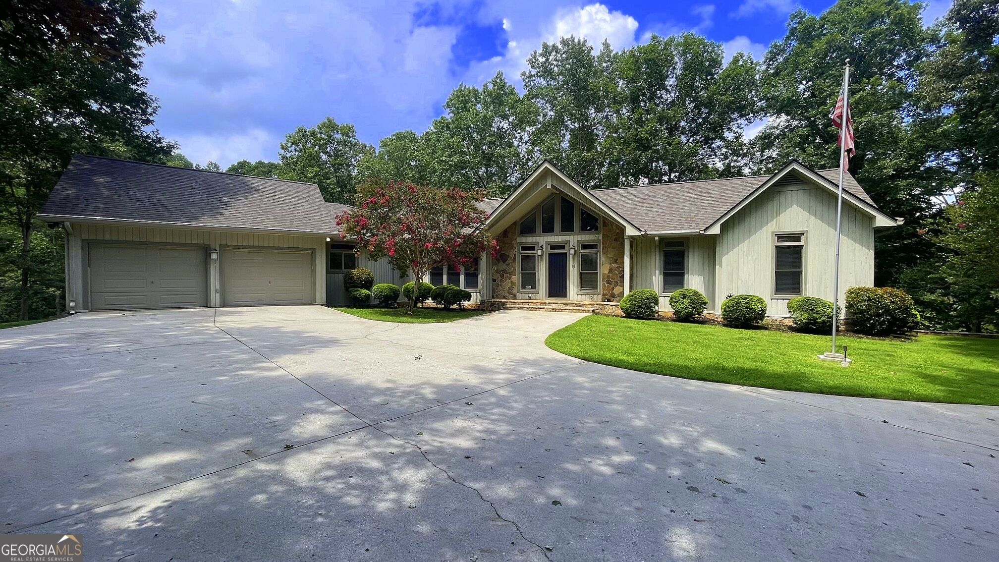 156 Thundering Waters Dr — photo