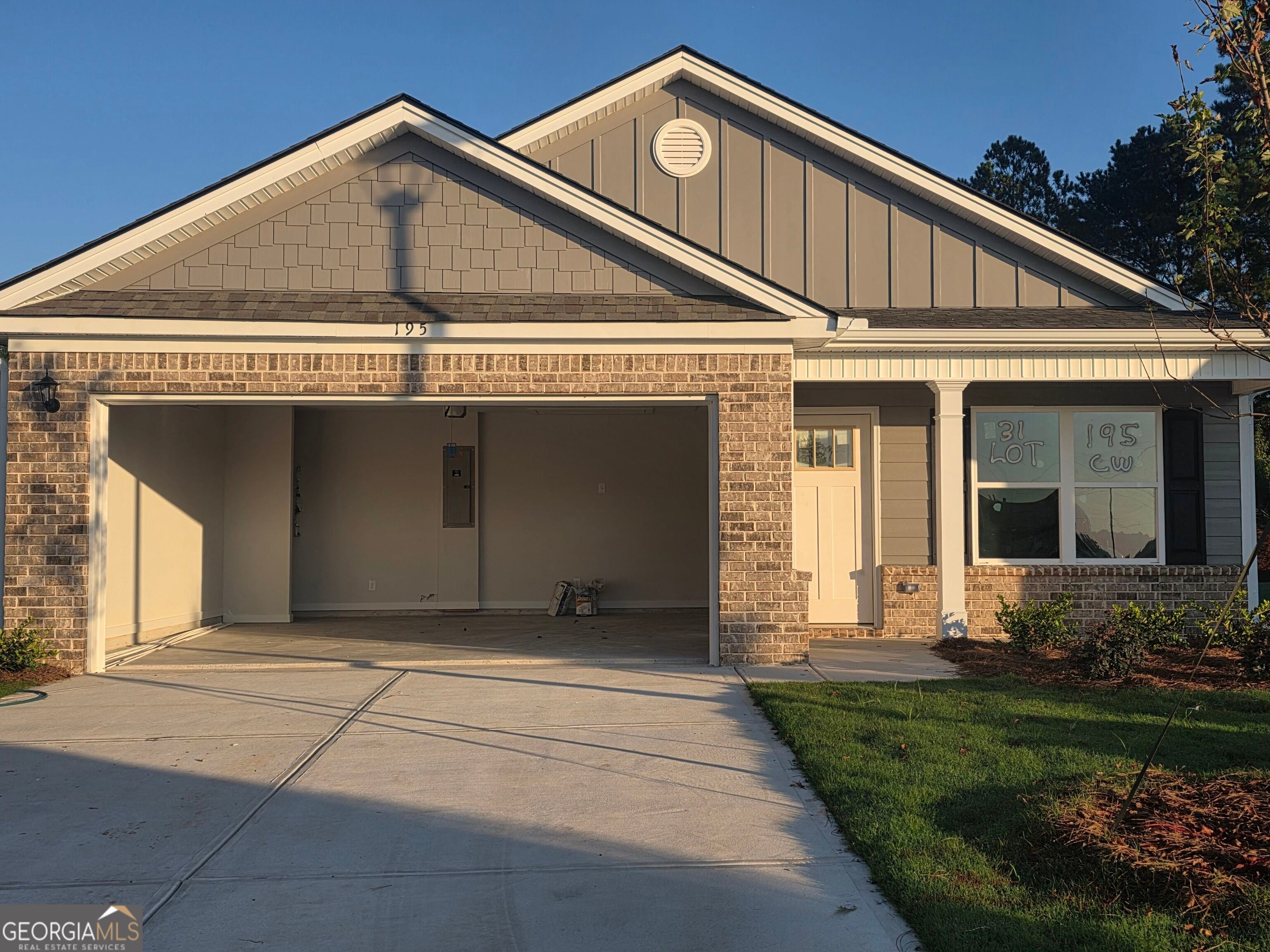 195 Charlie Way 31 — photo