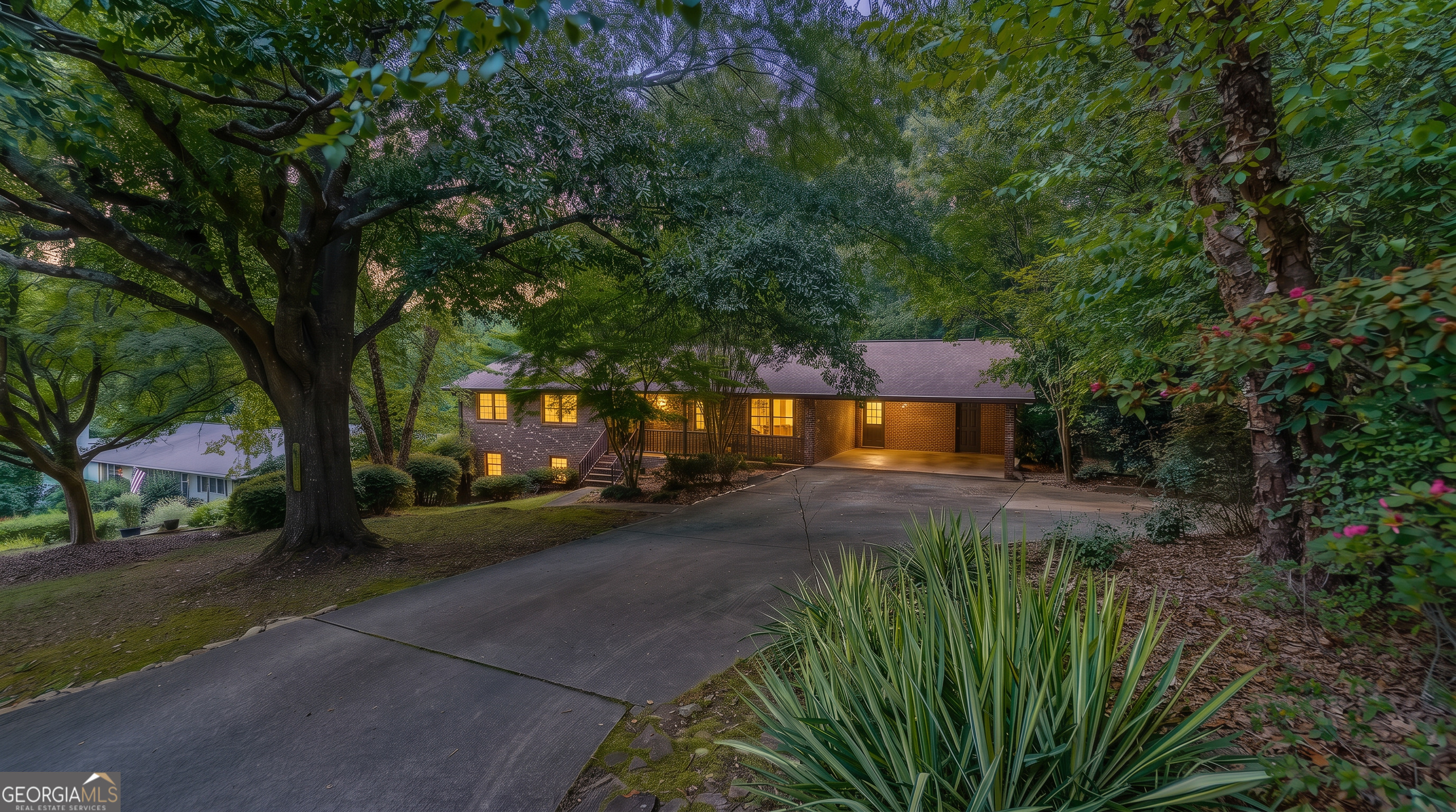 759 Riverhill Dr — photo
