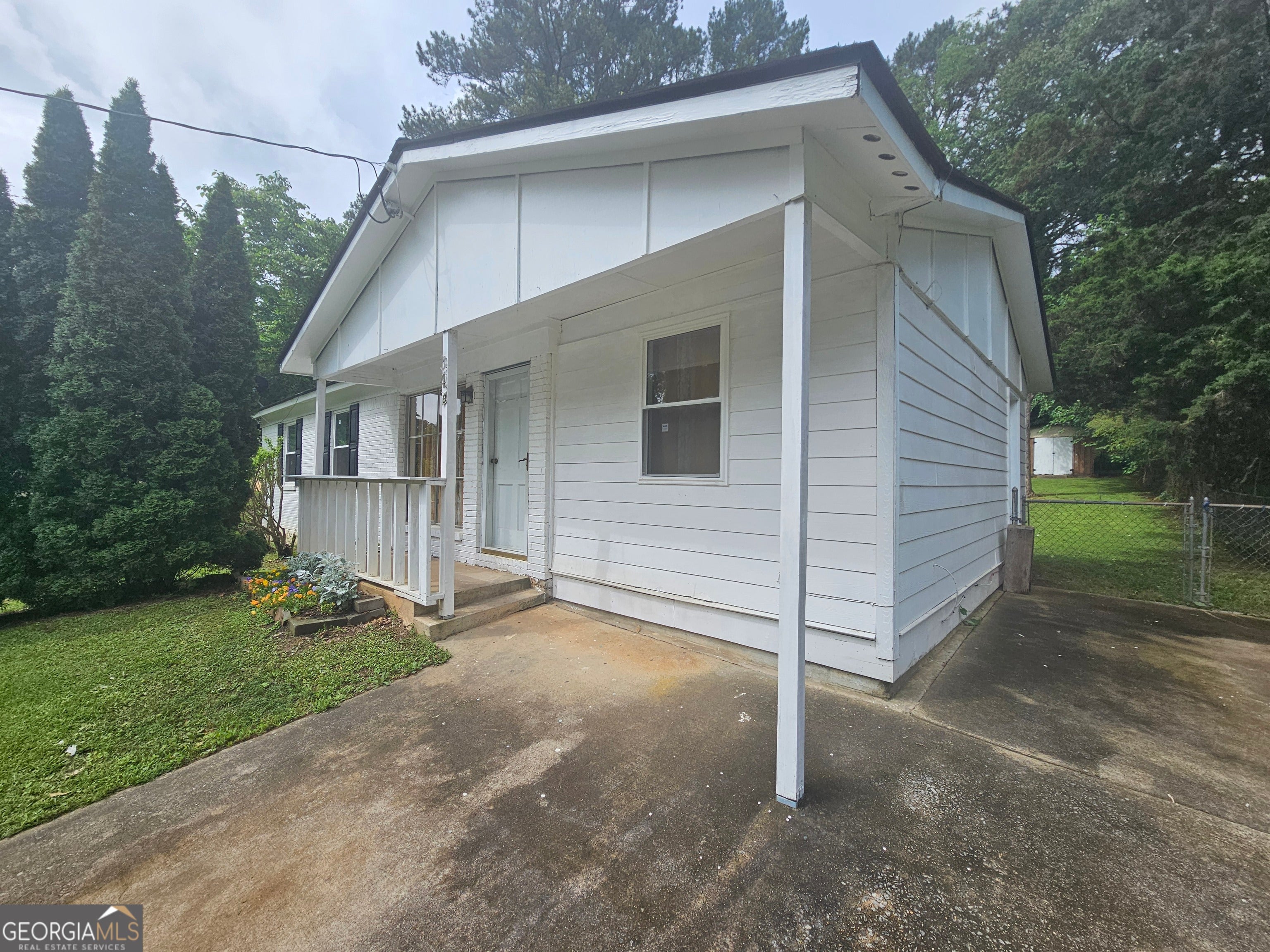 349 Roxbury Dr — photo