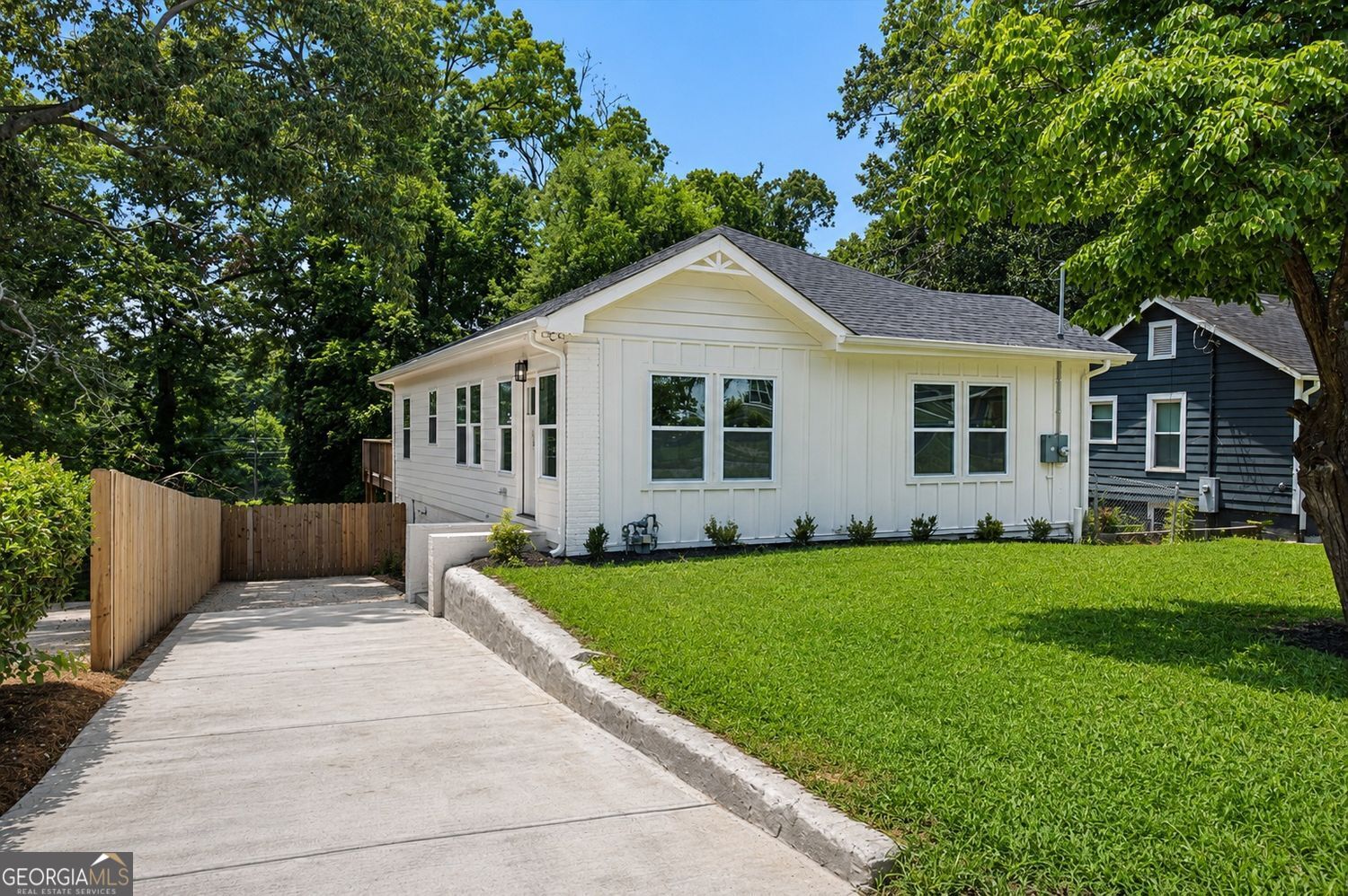 1502 Venetian Dr SW — photo