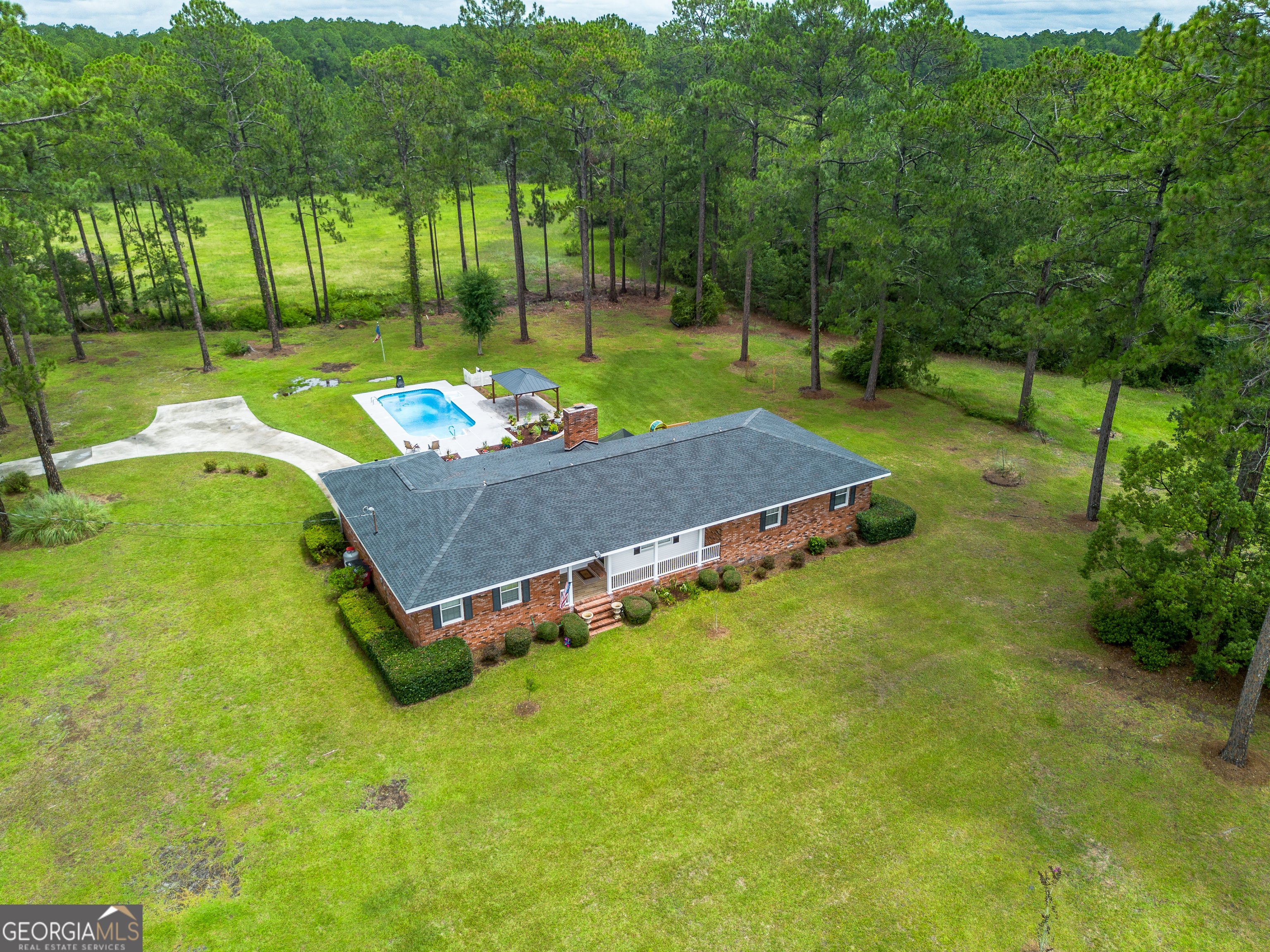 5486 Bowen Rd — photo