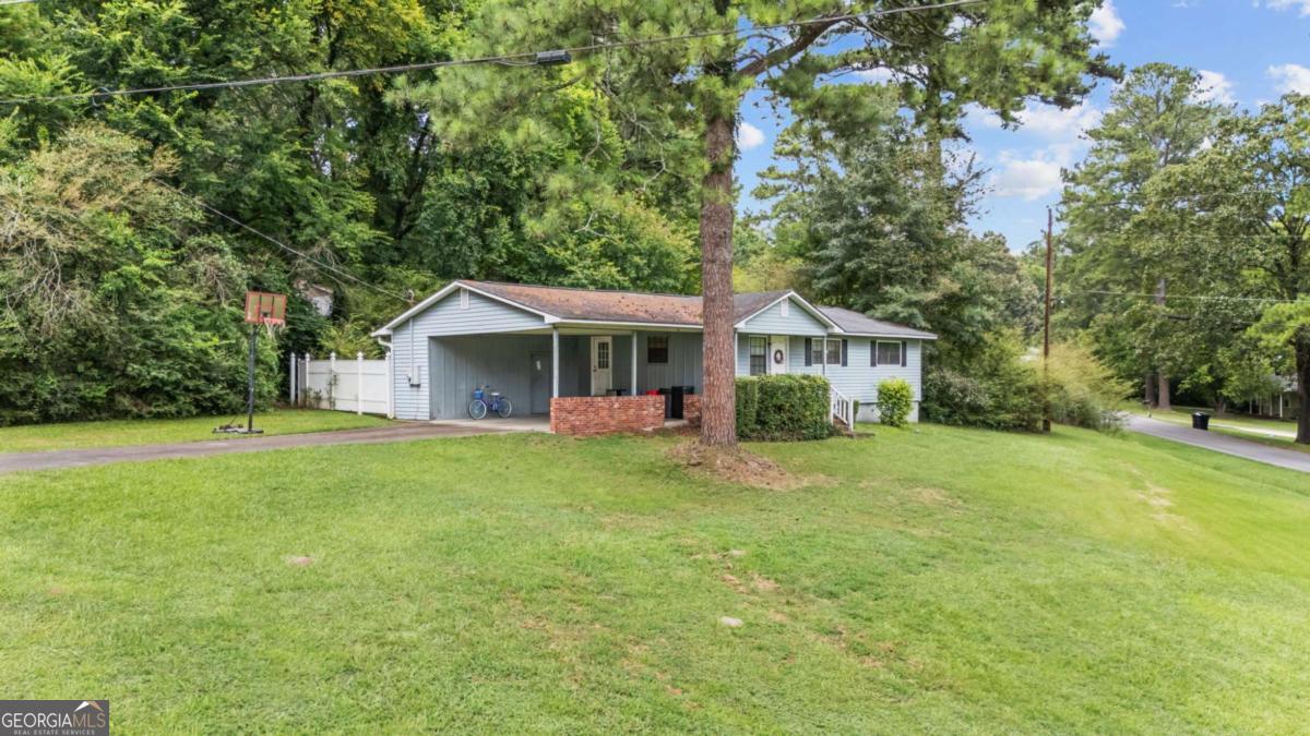 111 Friar Tuck Rd NE — photo