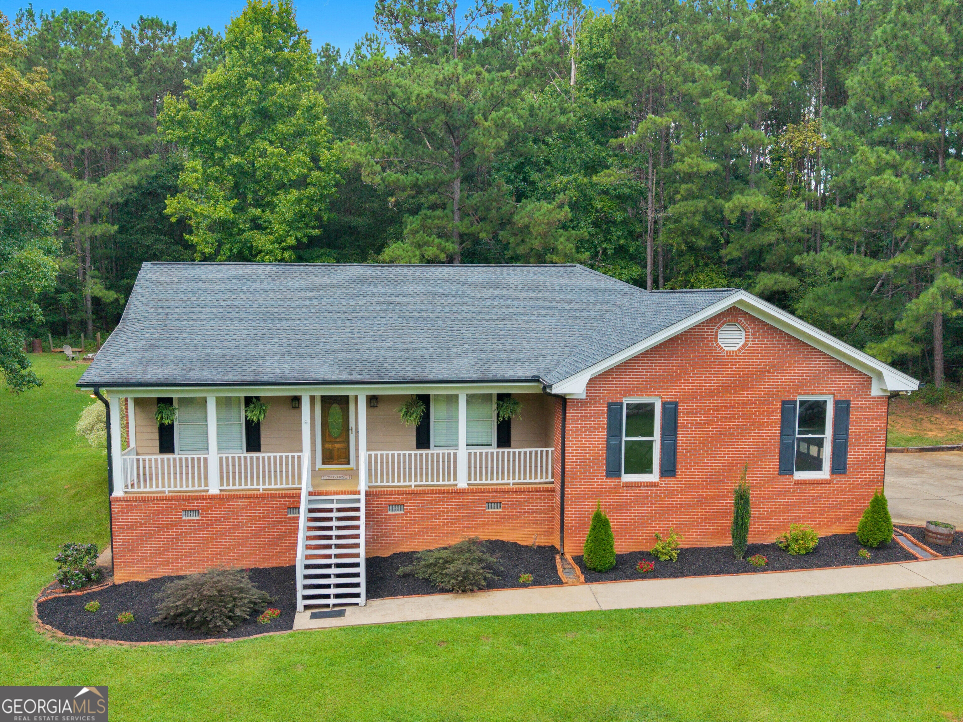 517 Hamlin Rd — photo