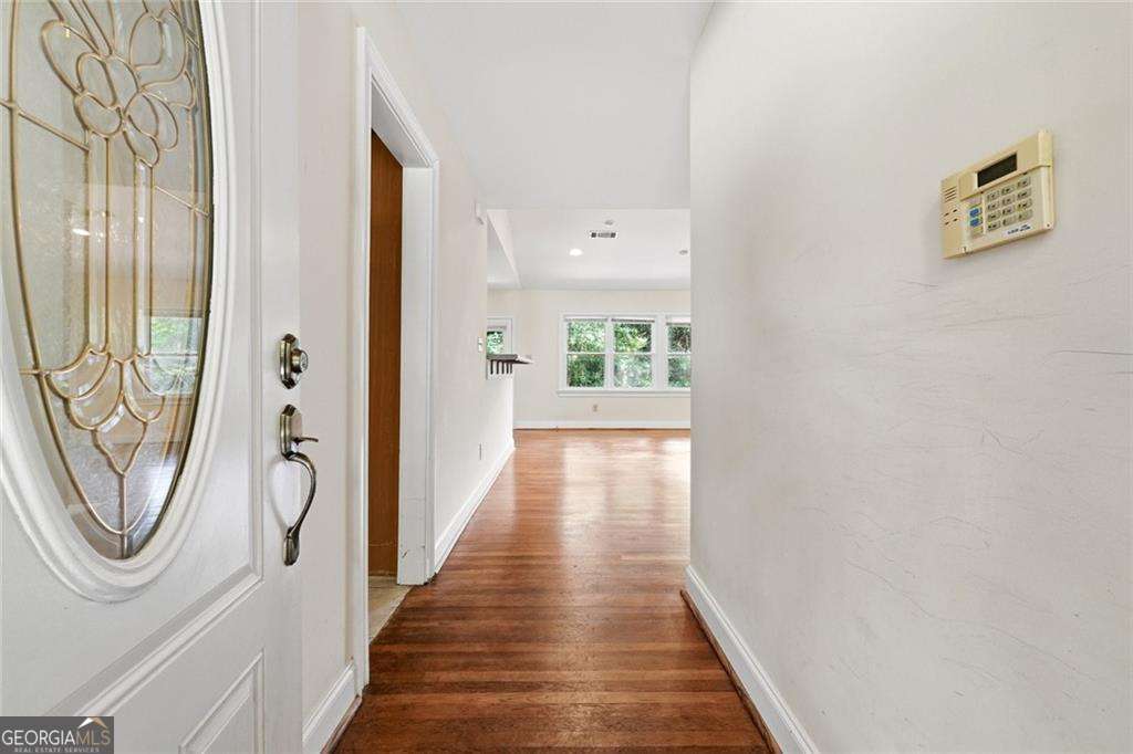 208 Midvale Drive NE, Atlanta, GA 30342 — photo 3