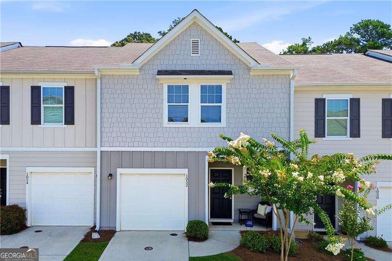 1052 Paddington Dr — photo