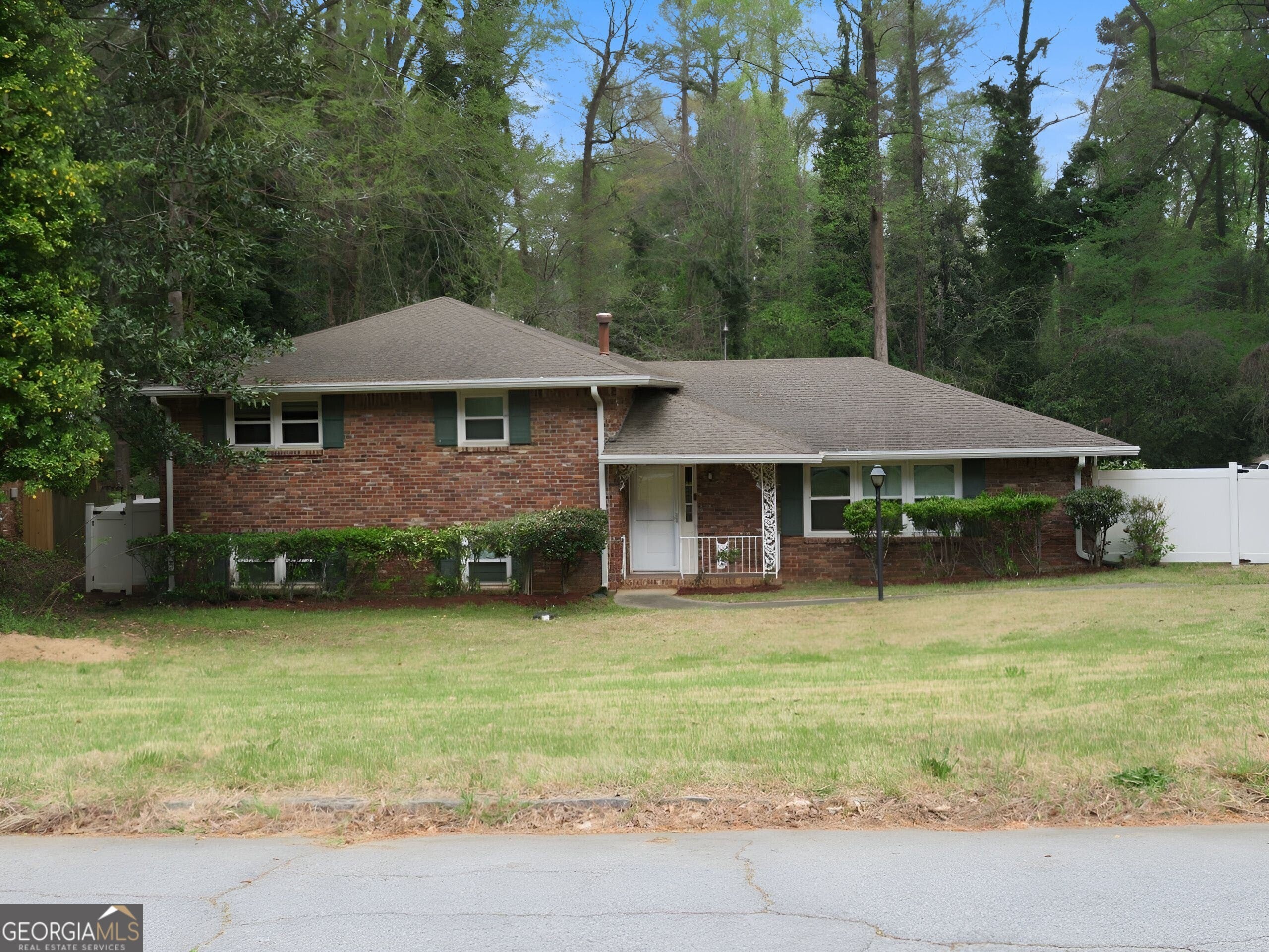2705 Hayden Dr — photo