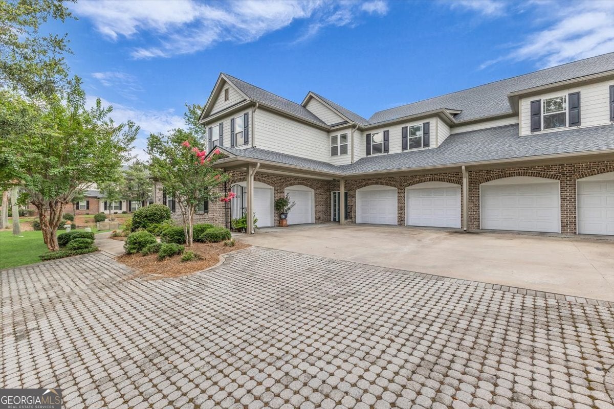 1003 River Oaks Dr — photo