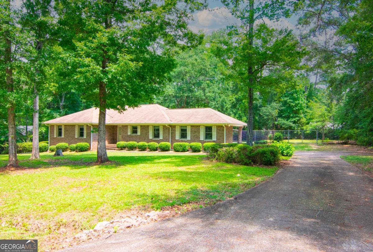 240 Plumfield Dr — photo
