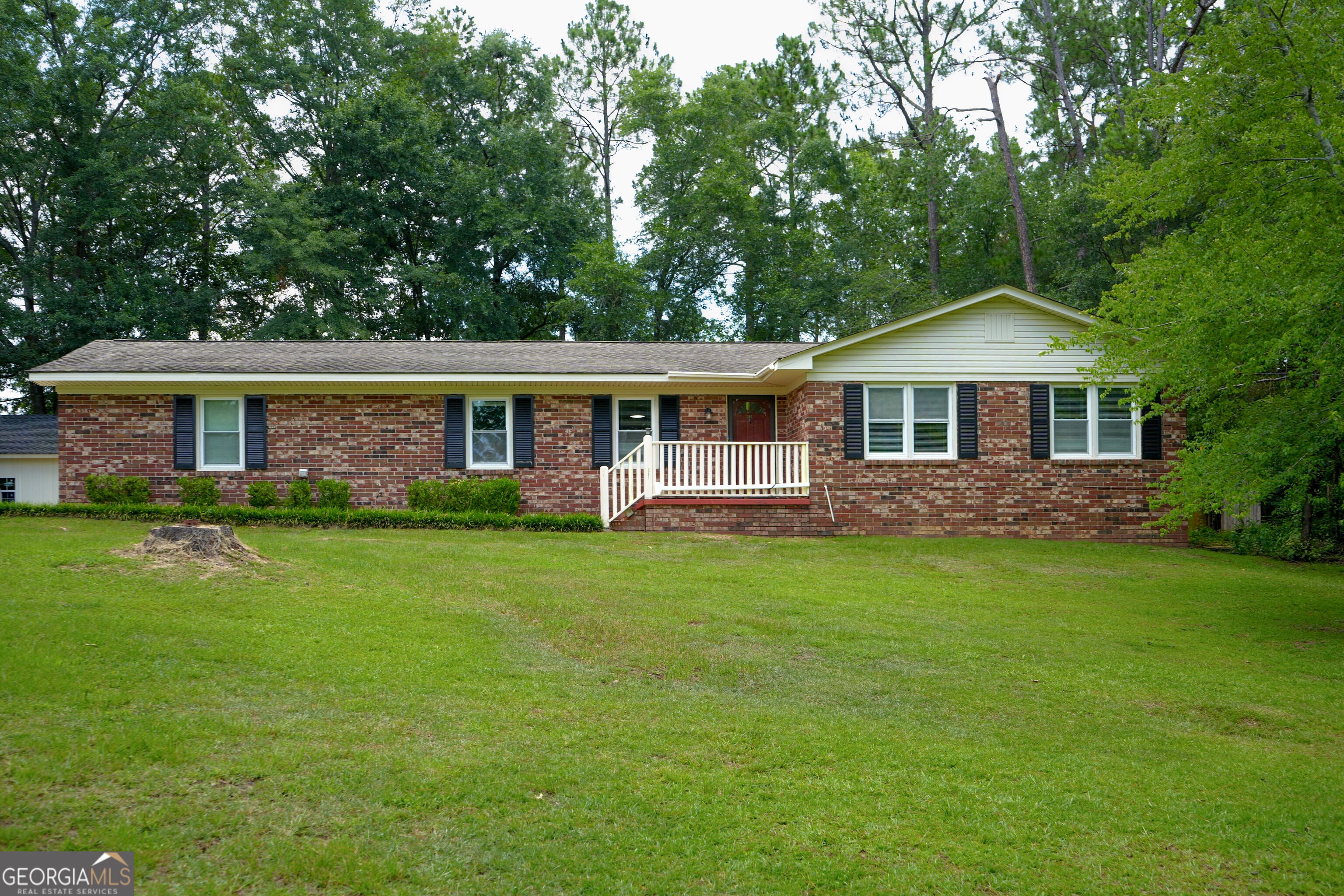 307 Pinewood Dr — photo