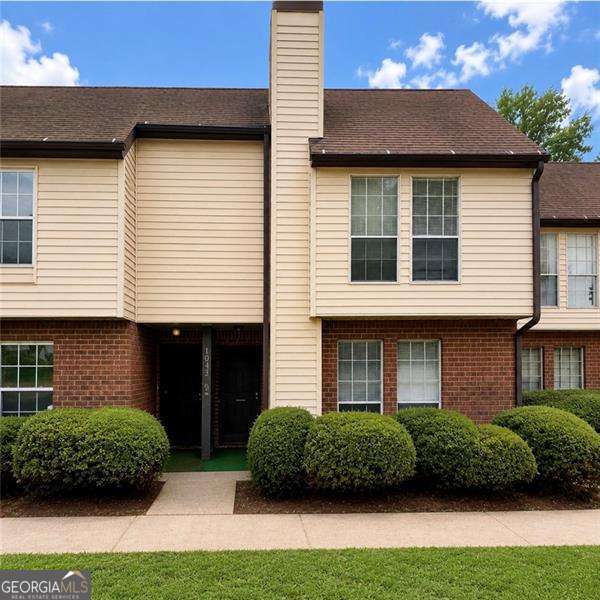 3254 Strawberry Ln — photo