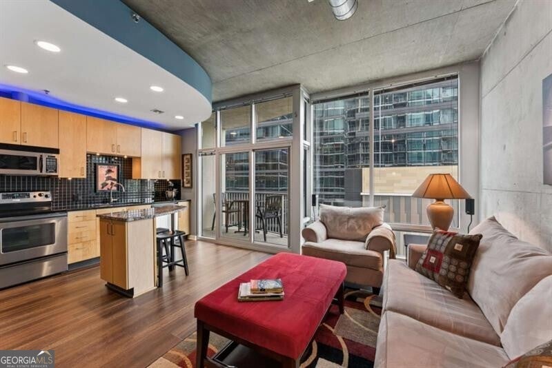 923 Peachtree St NE 827 — photo