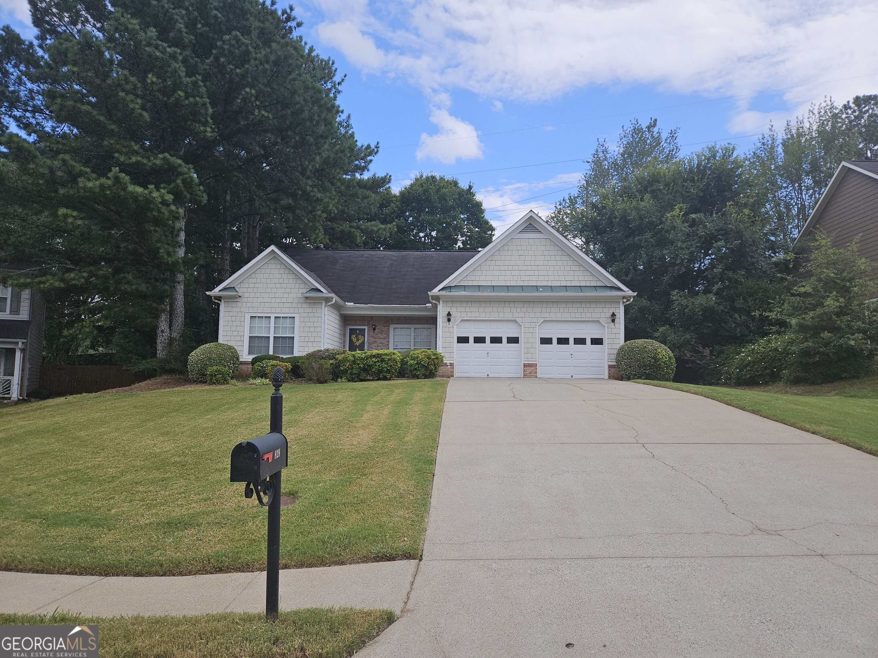 820 Roget Ct — photo