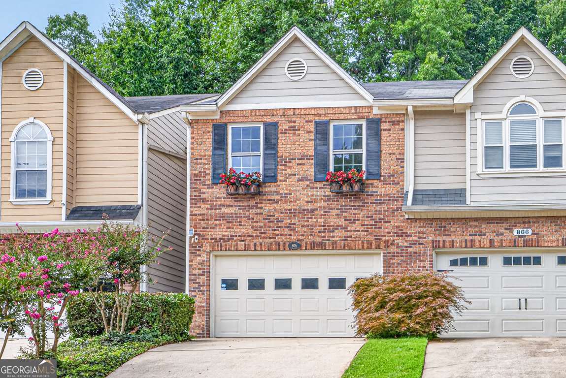 868 Edgewater Cir — photo