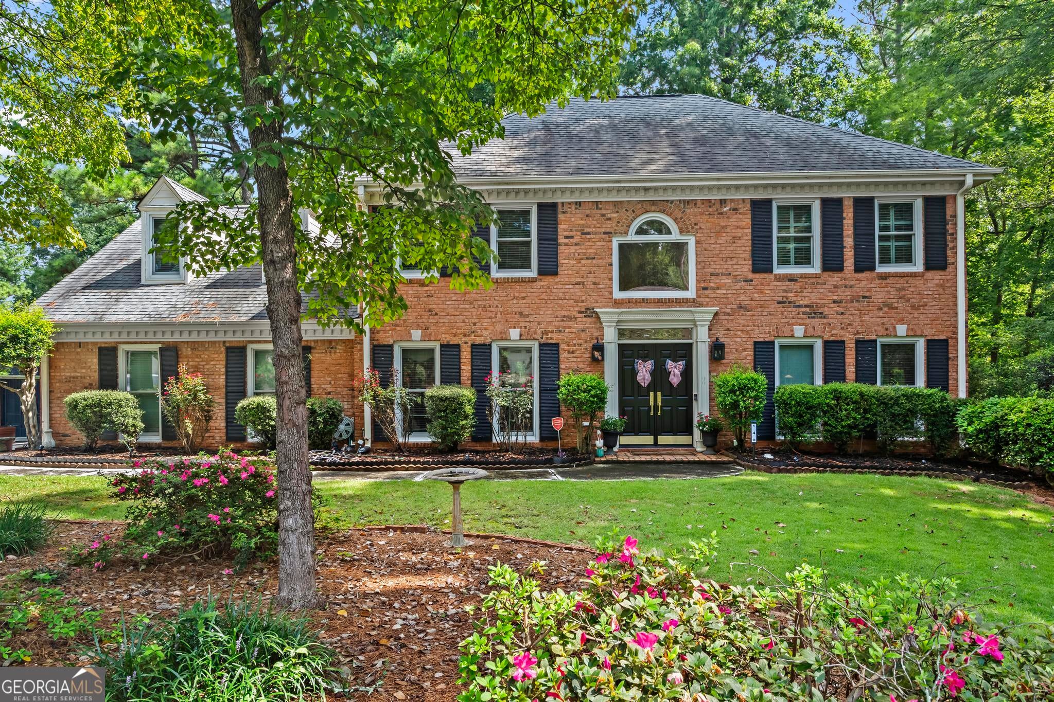 140 Lakeside Dr NW — photo