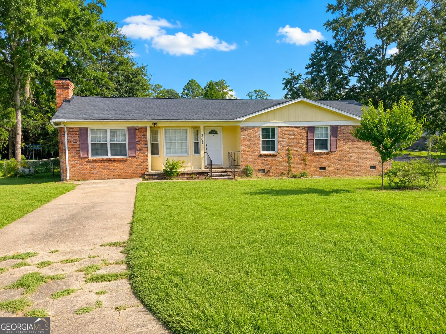 301 Sharon Dr — photo