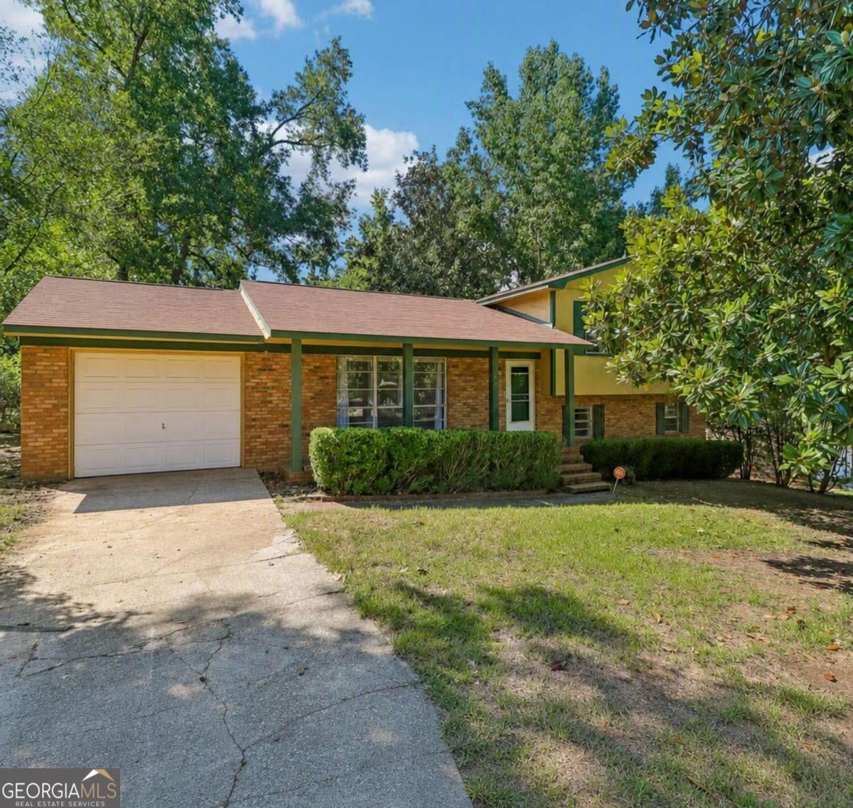 3762 Fairington Dr — photo