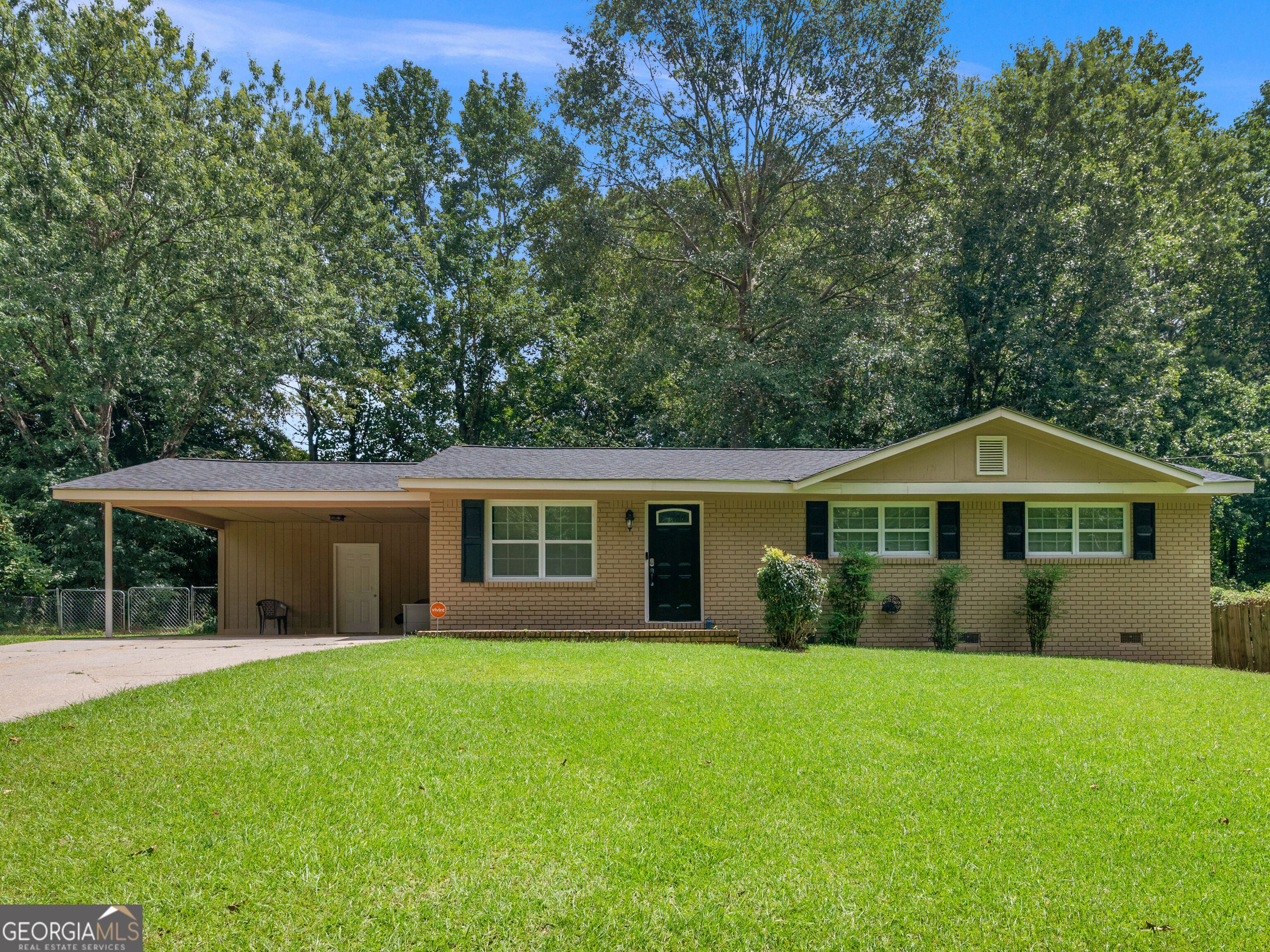 2027 Chestnut Log Dr — photo