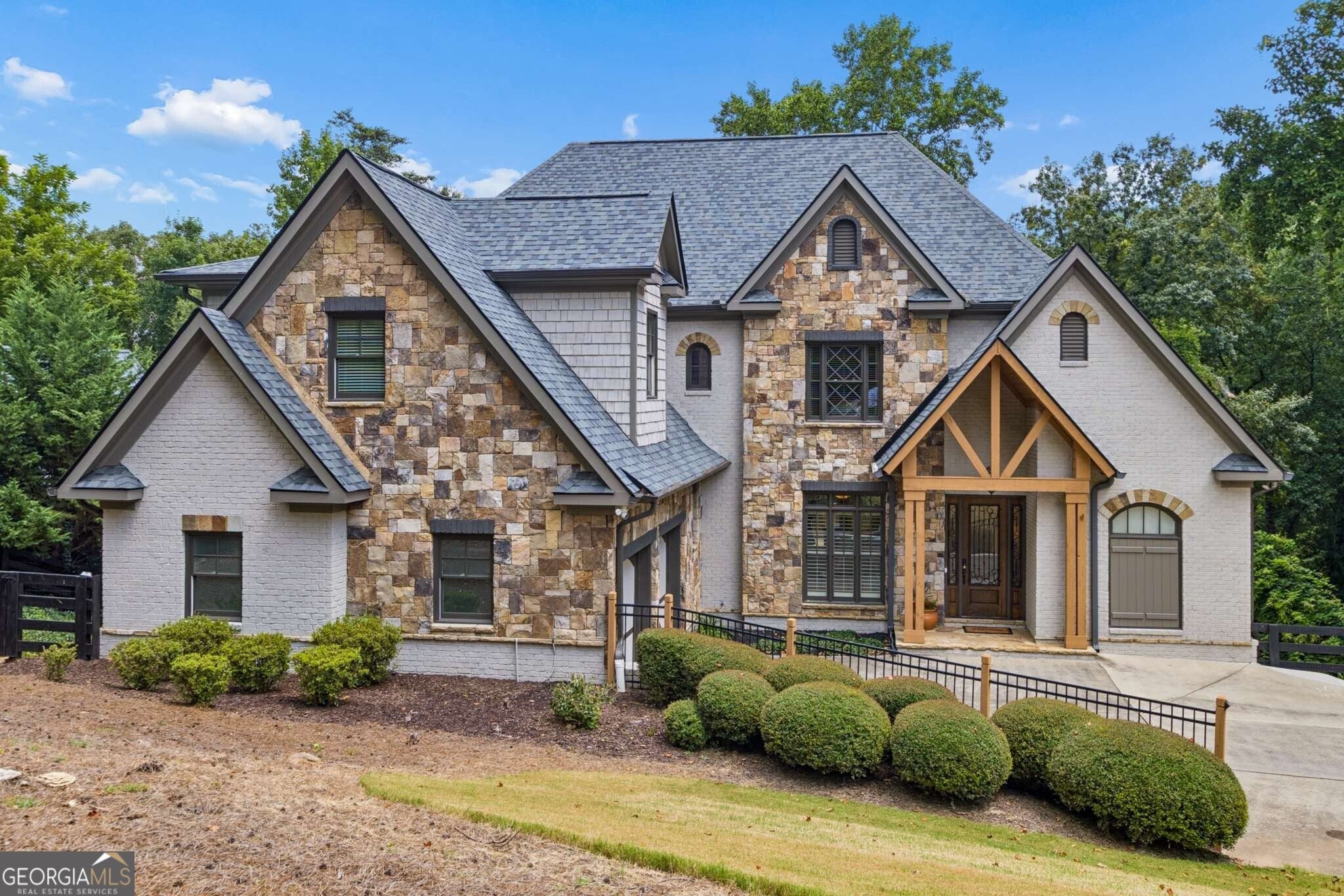 3330 Chimney Point Dr — photo
