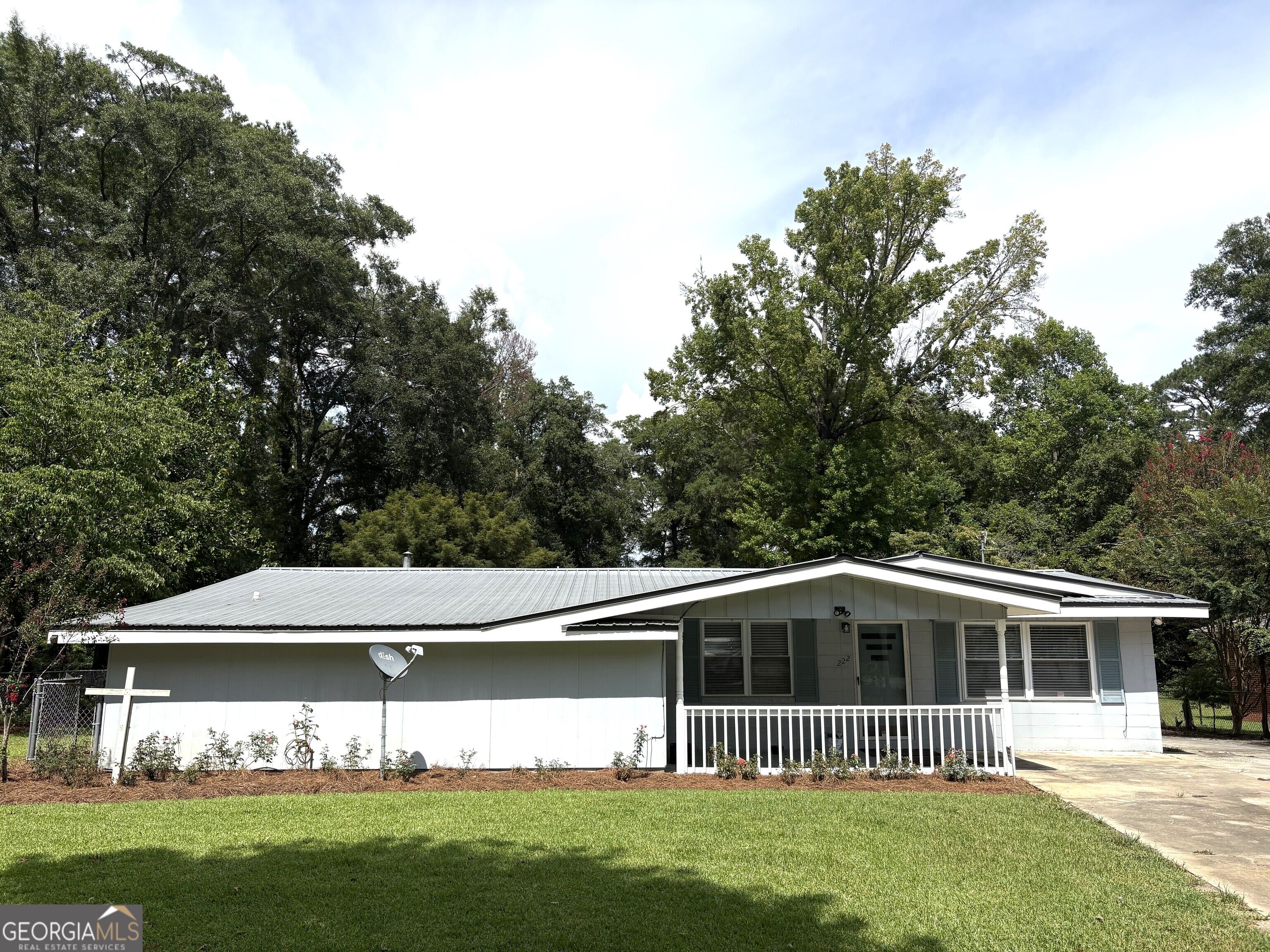 222 Hobbins Dr — photo