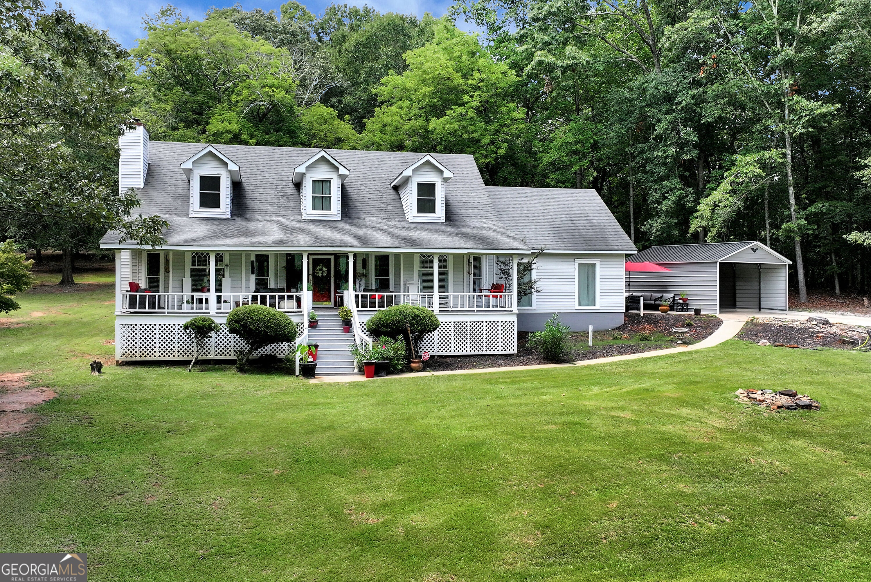 425 Greenleaf Dr — photo