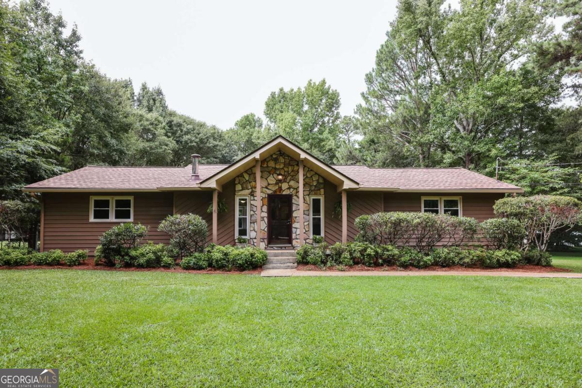 110 Pioneer Dr — photo