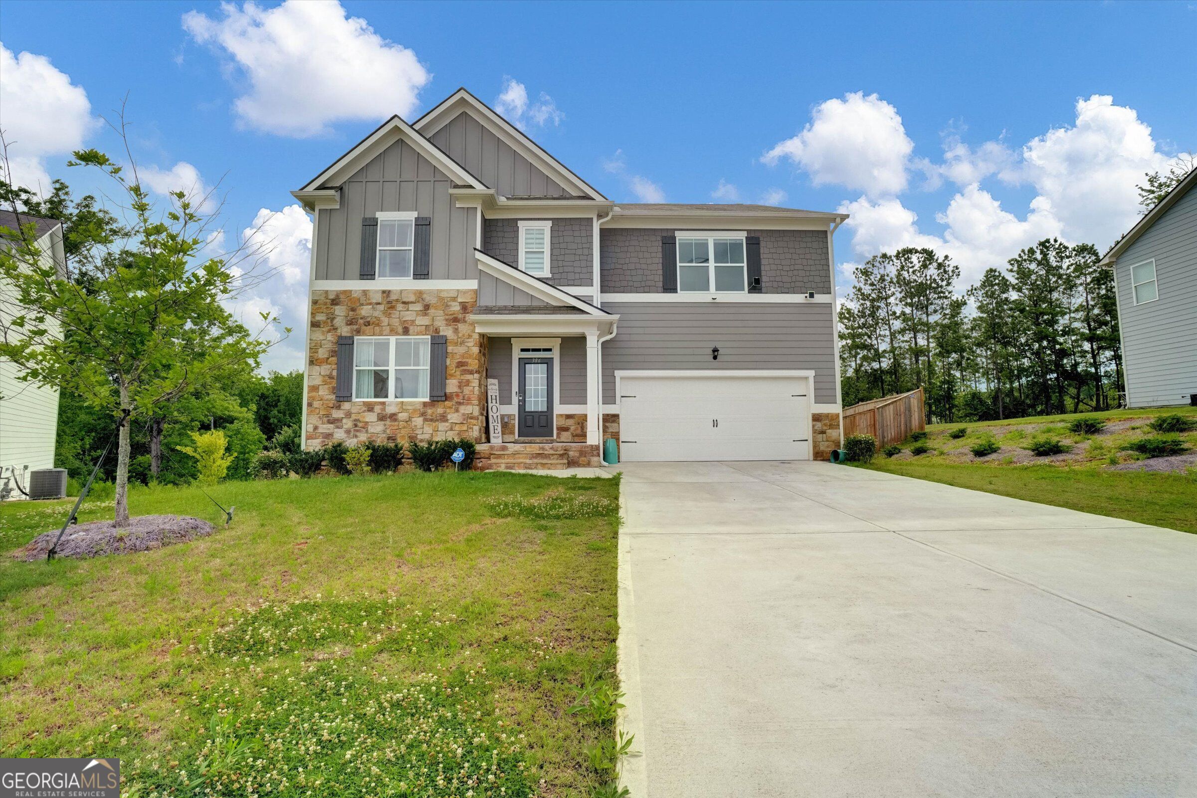386 Thompson Dr — photo