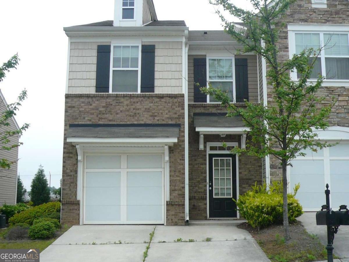 2176 Executive Dr — photo