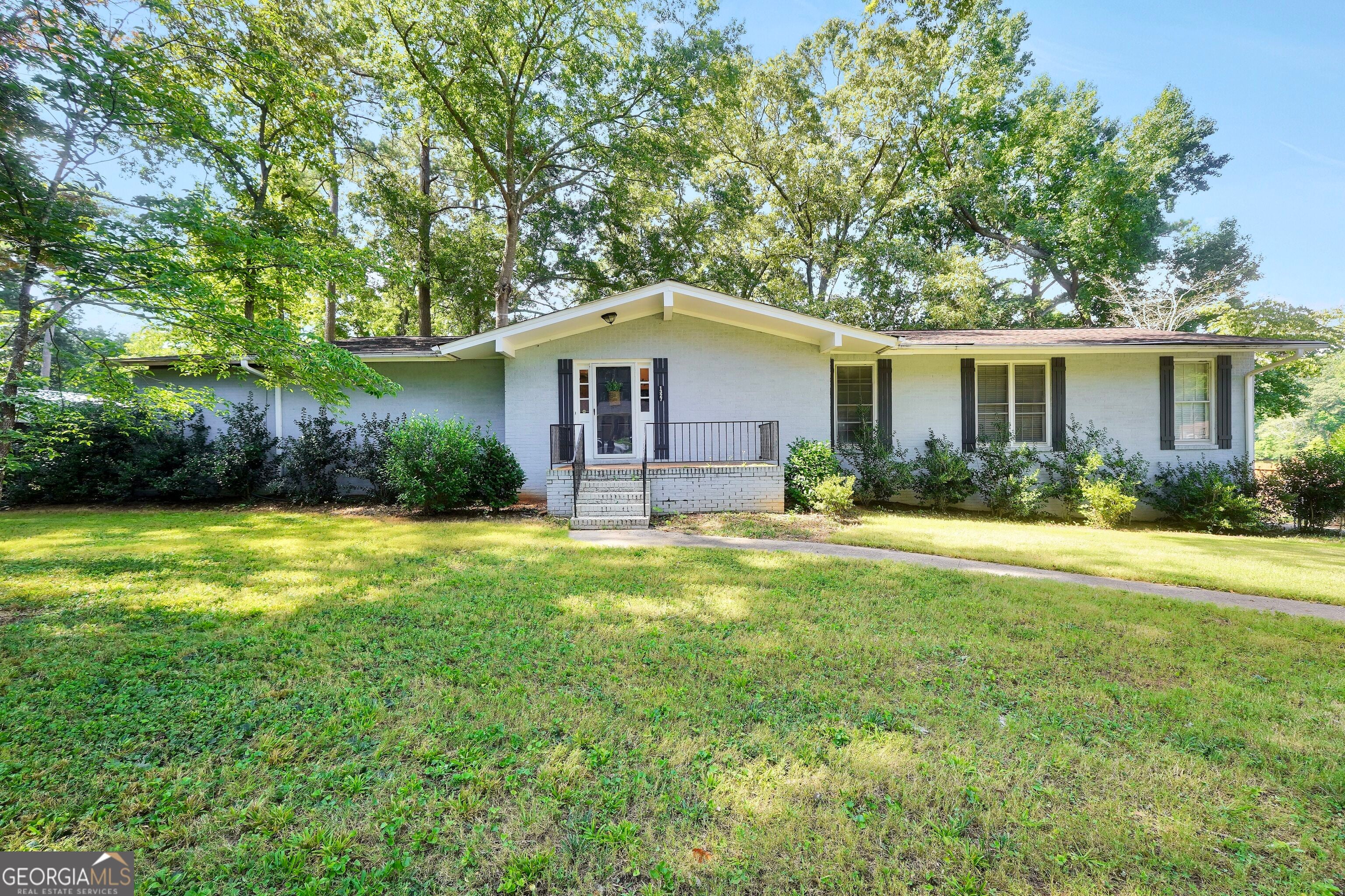 1327 Lakeshore Dr — photo