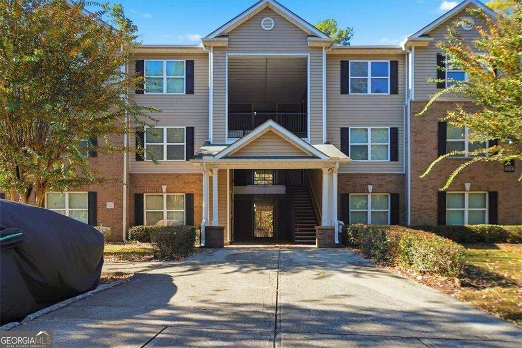8201 Fairington Village Dr — photo