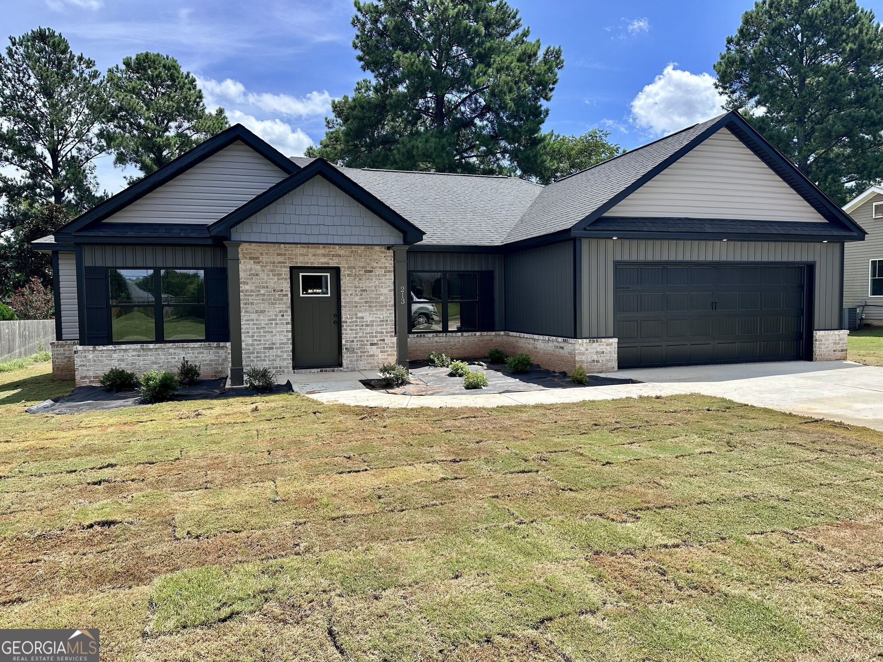 213 Lydia Dr — photo