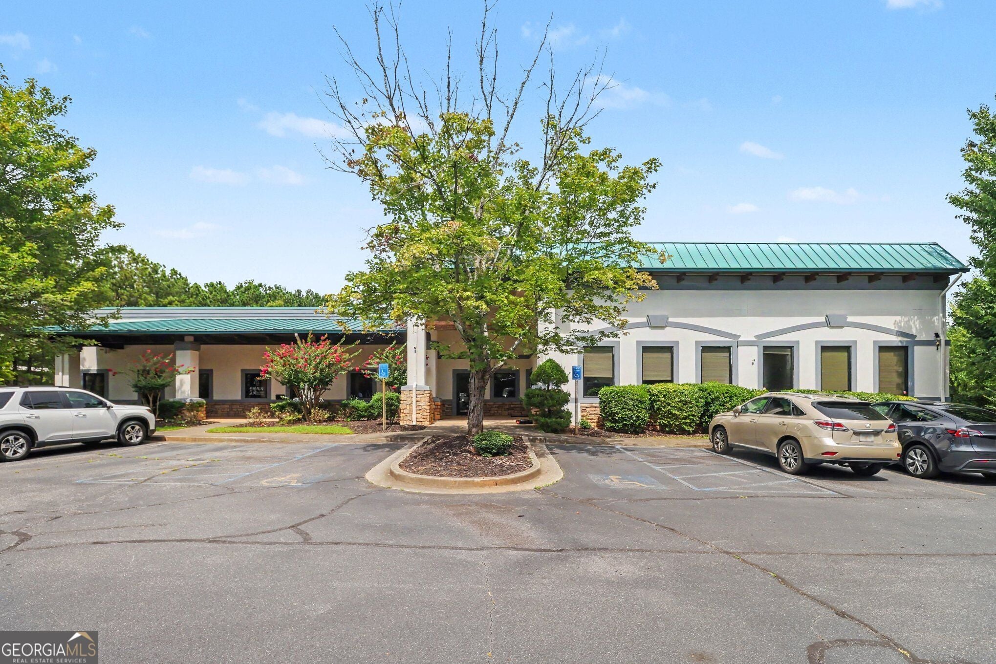 4450 Peachtree Lakes Dr — photo