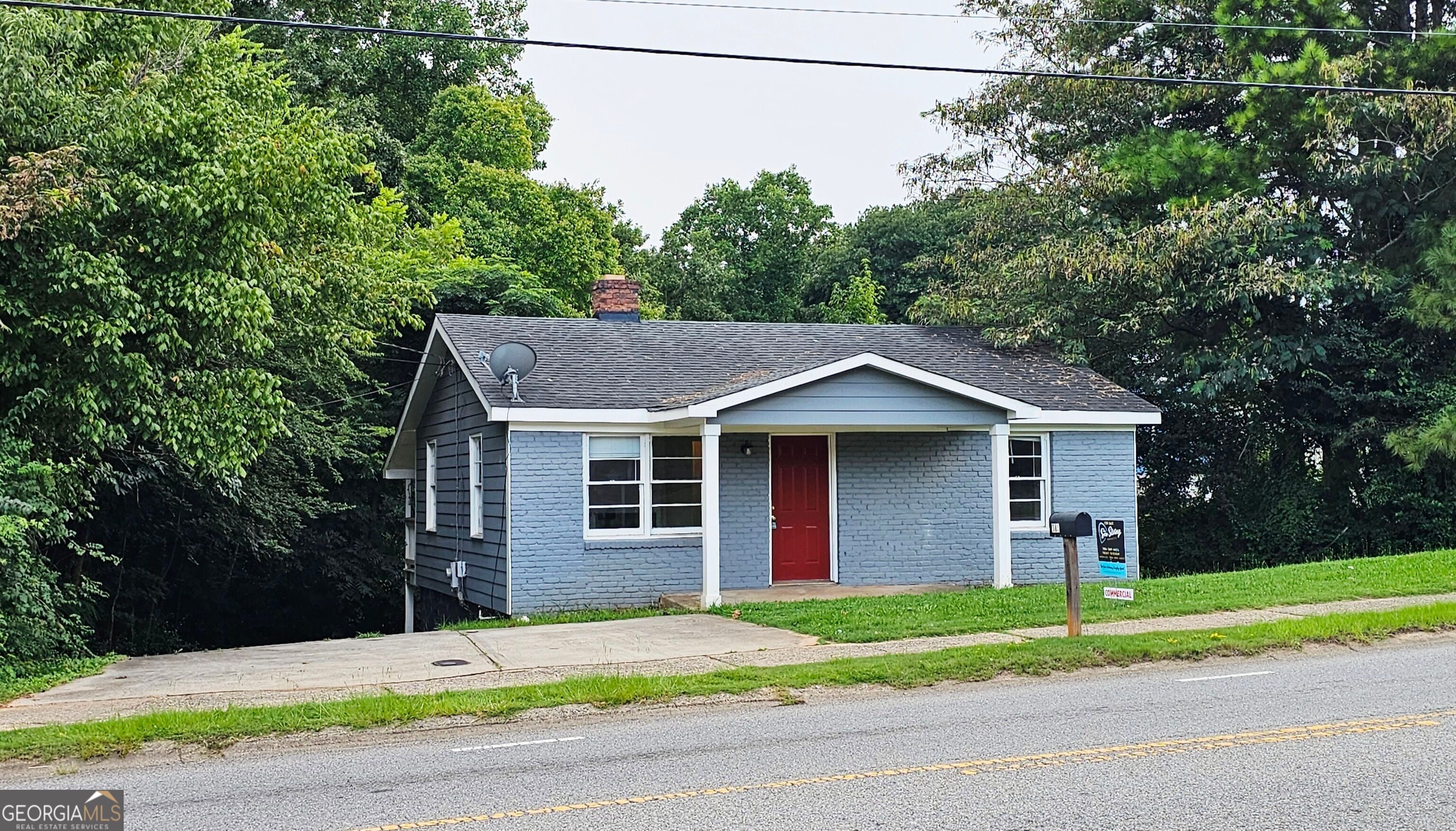 385 Hawthorne Ave — photo