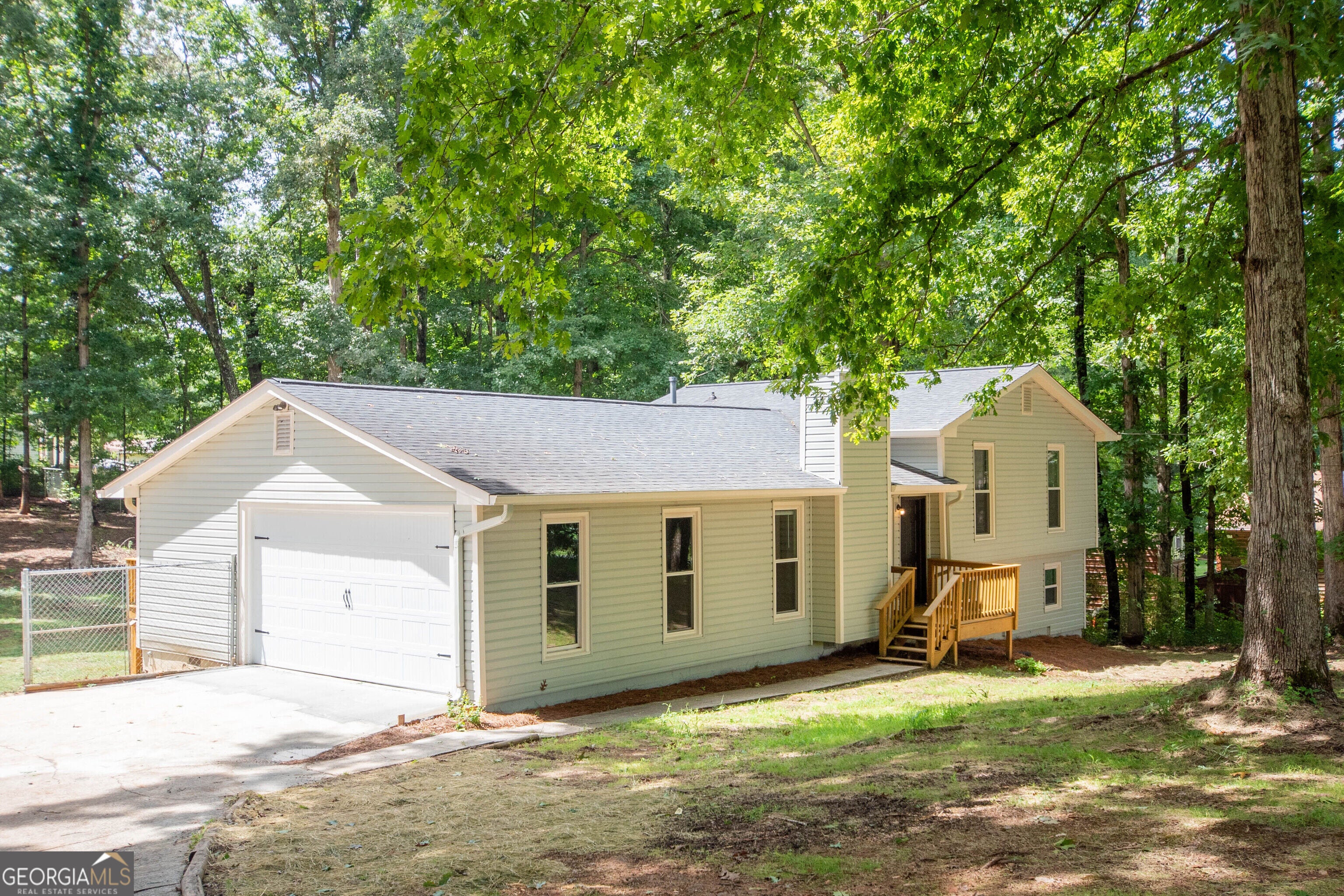 240 Hearthstone Dr W — photo
