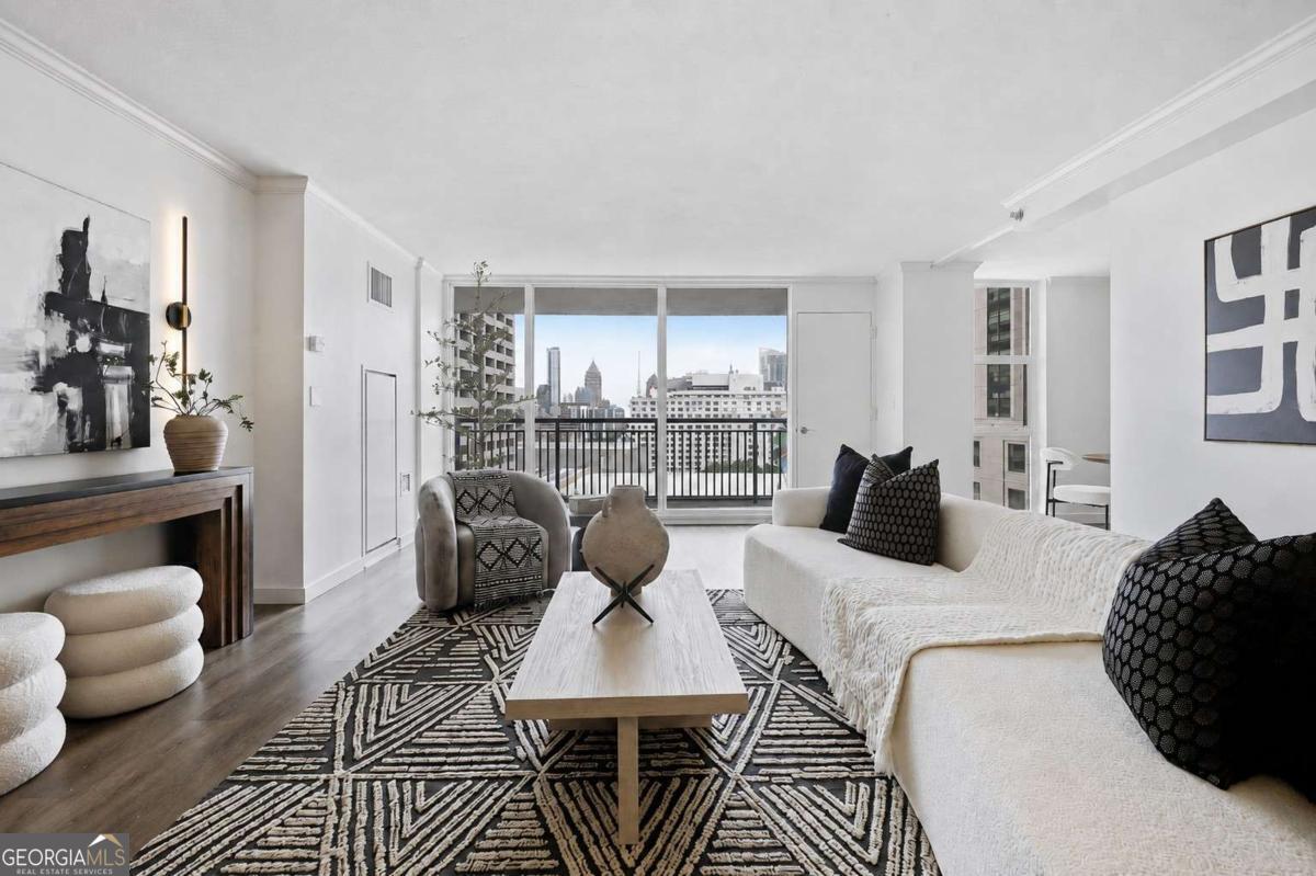 620 Peachtree St NE 1613 — photo