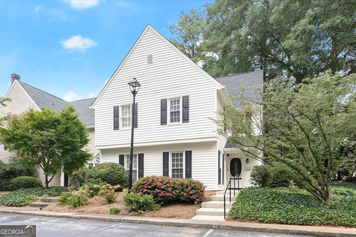 4147 N Gloucester Pl — photo