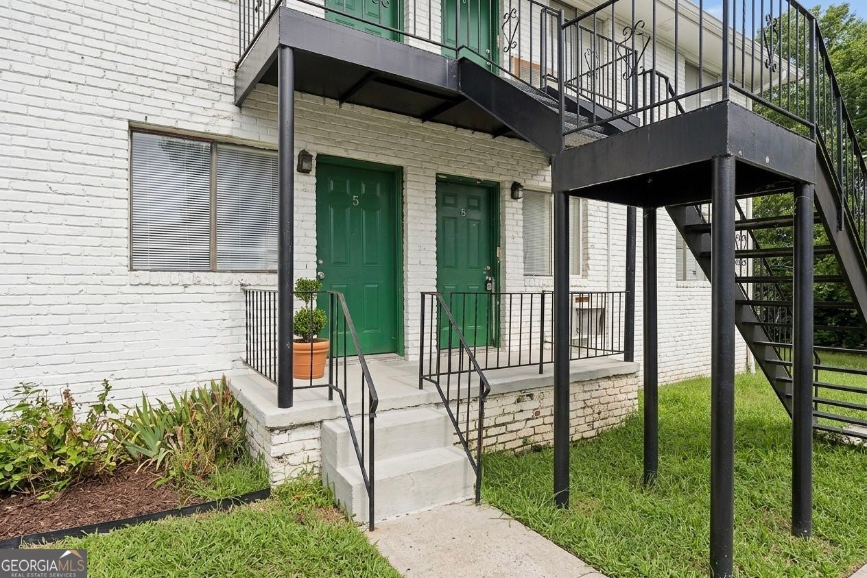 696 Hill St 1 — photo